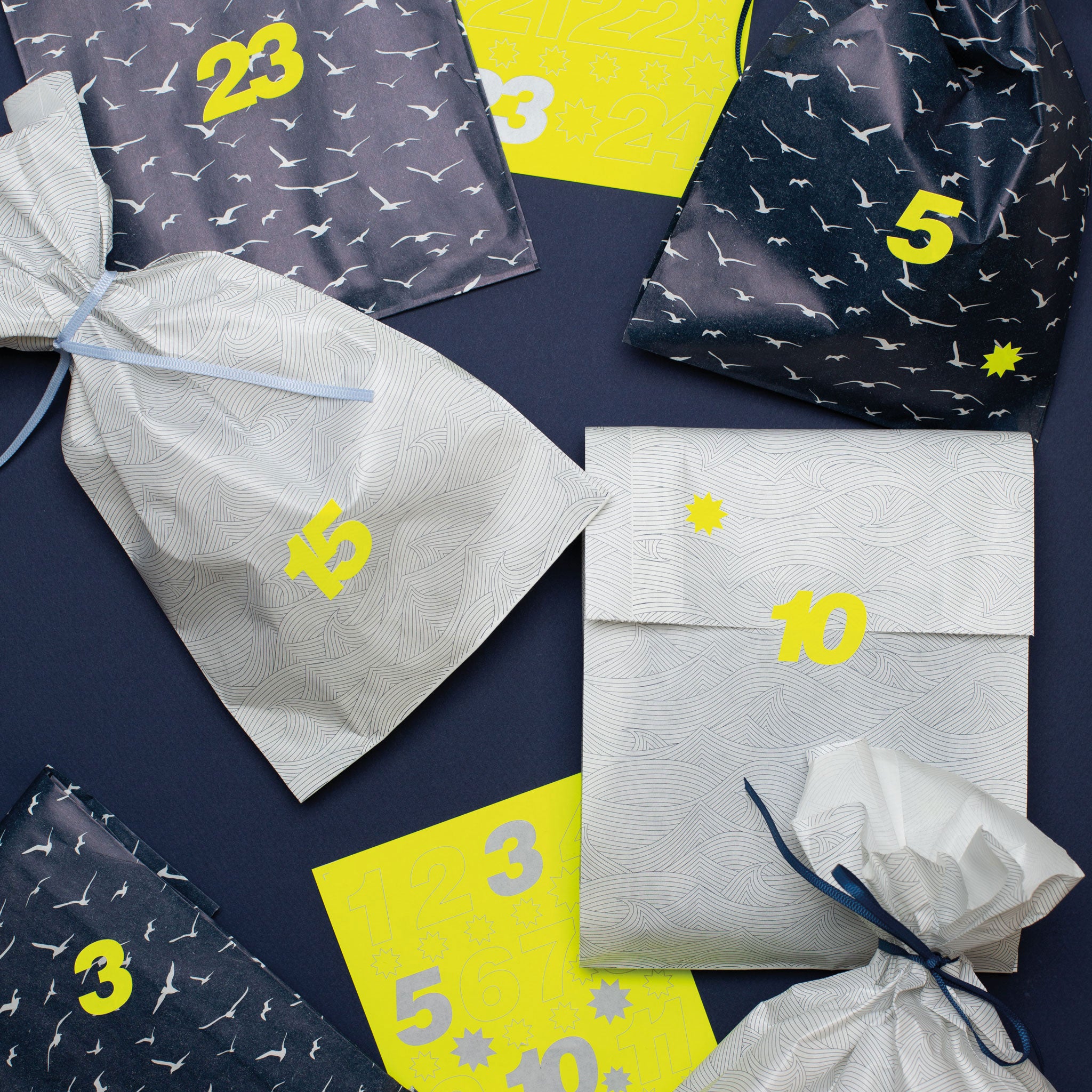 Adventskalender Set "Möwen & Wellen" - 24 Tüten mit Zahlenaufklebern und Band