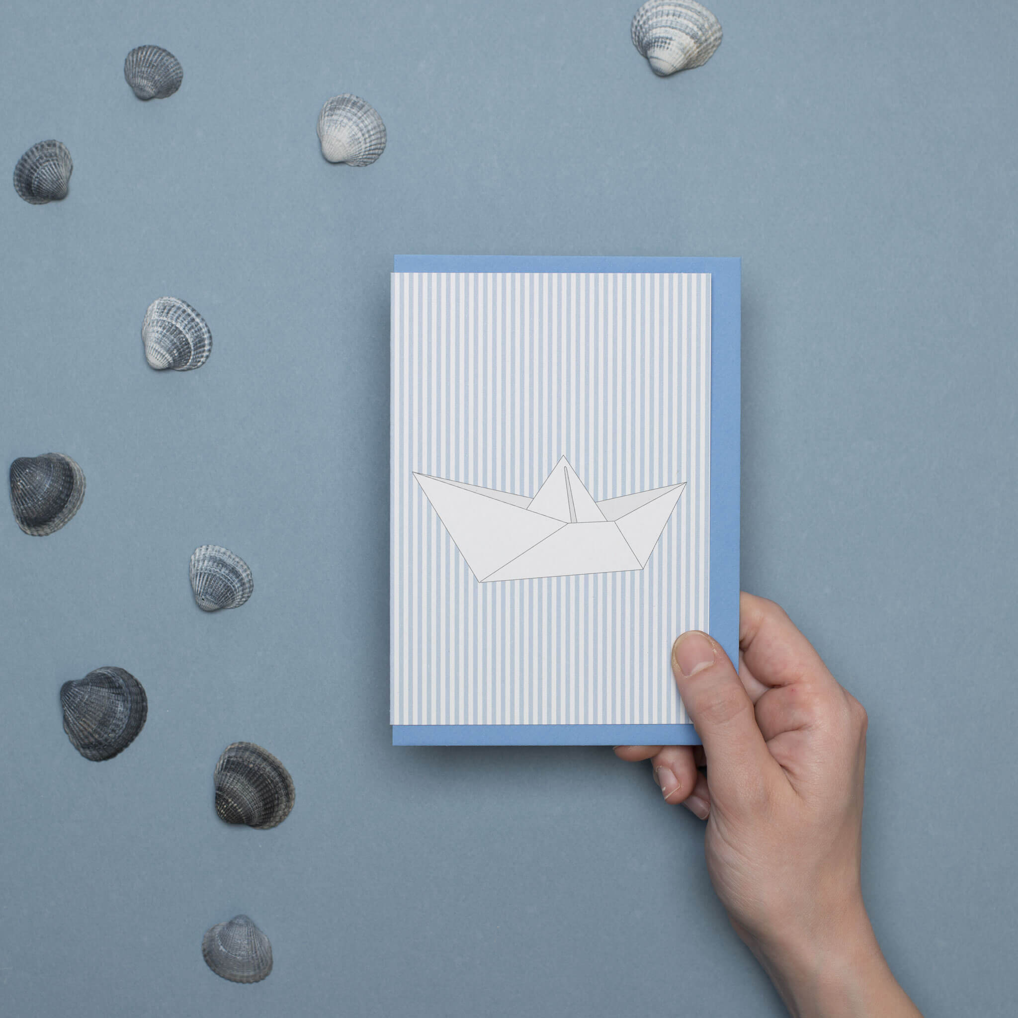 BABYKARTE PAPIERBOOT vor Streifen in hellblau von My Pretty Circus | CS-BOA1619-BL