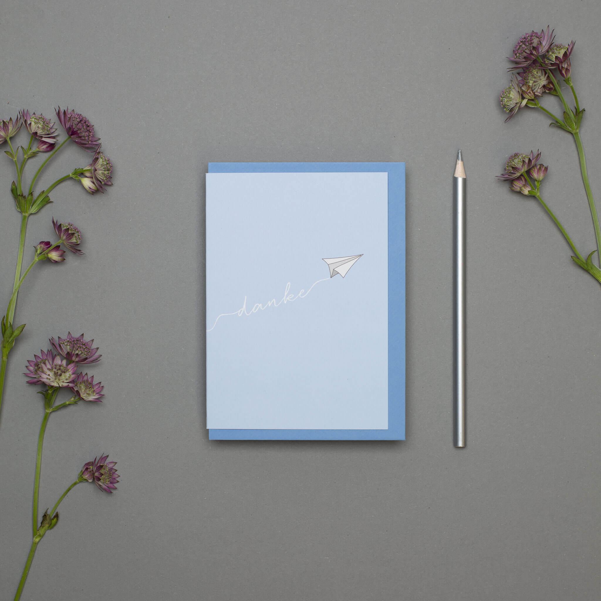 DANKESKARTE "DANKE" mit Papierflieger in hellblau von My Pretty Circus | GC-DAN1803-LB