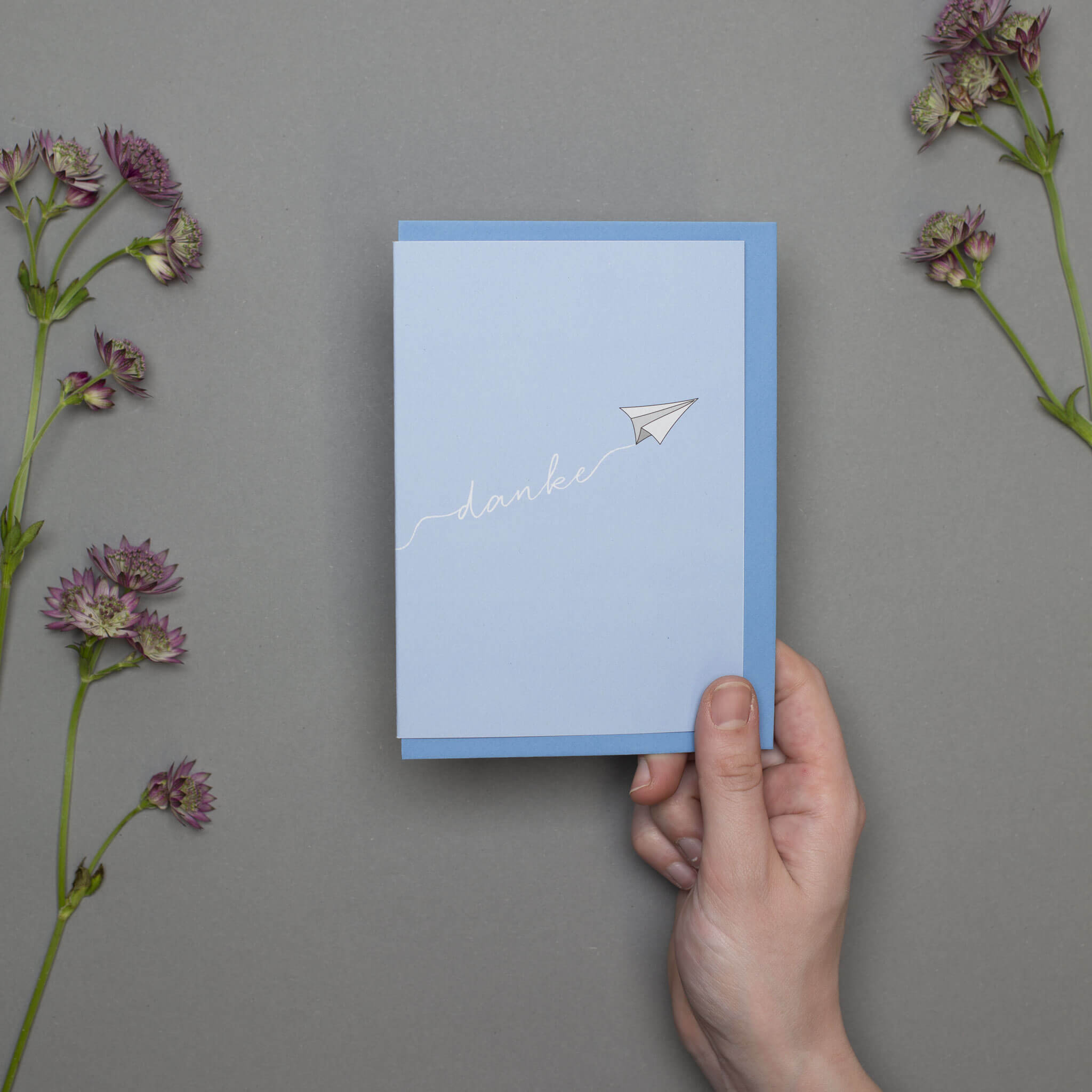 DANKESKARTE "DANKE" mit Papierflieger in hellblau von My Pretty Circus | GC-DAN1803-LB
