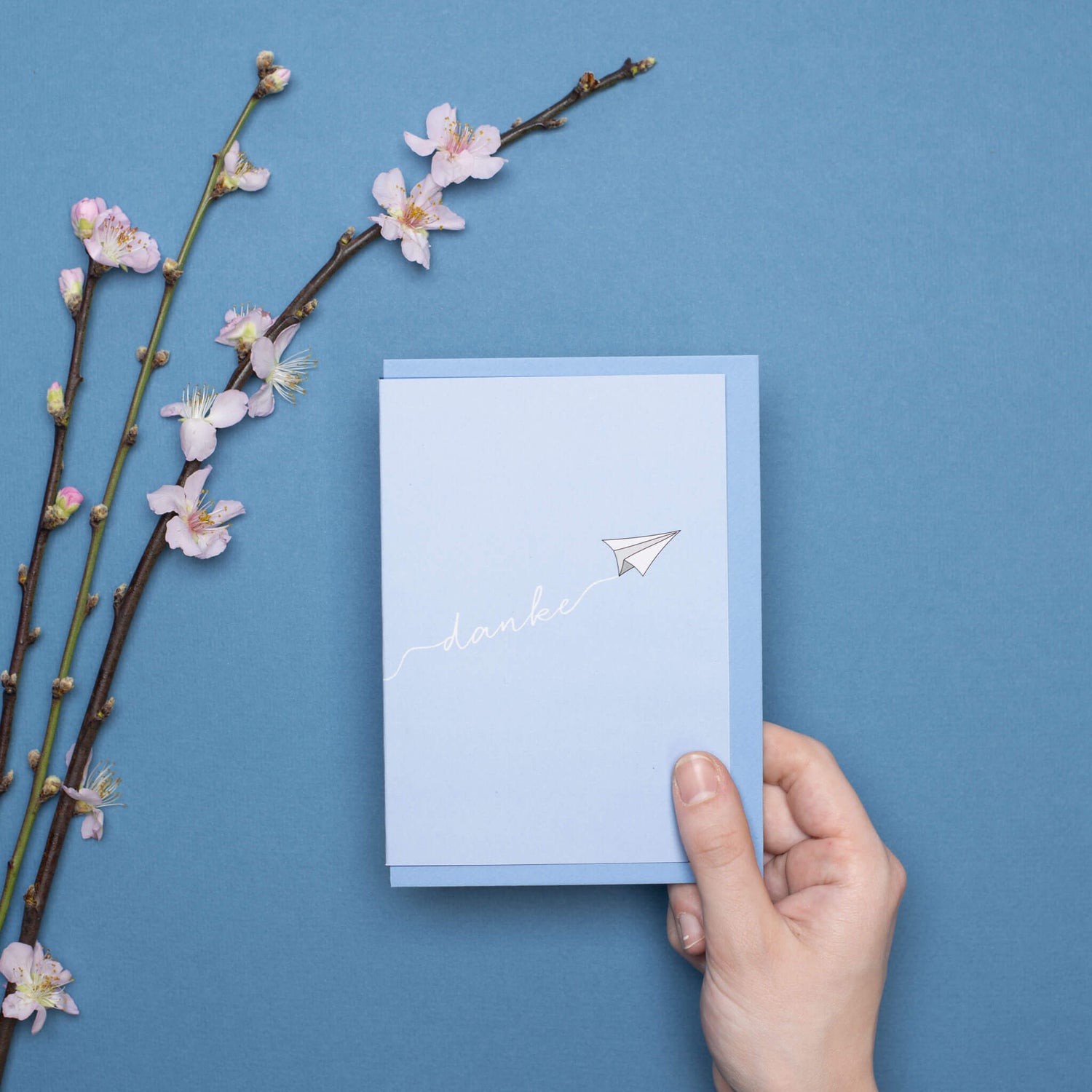 DANKESKARTE "DANKE" mit Papierflieger in hellblau von My Pretty Circus | GC-DAN1803-LB