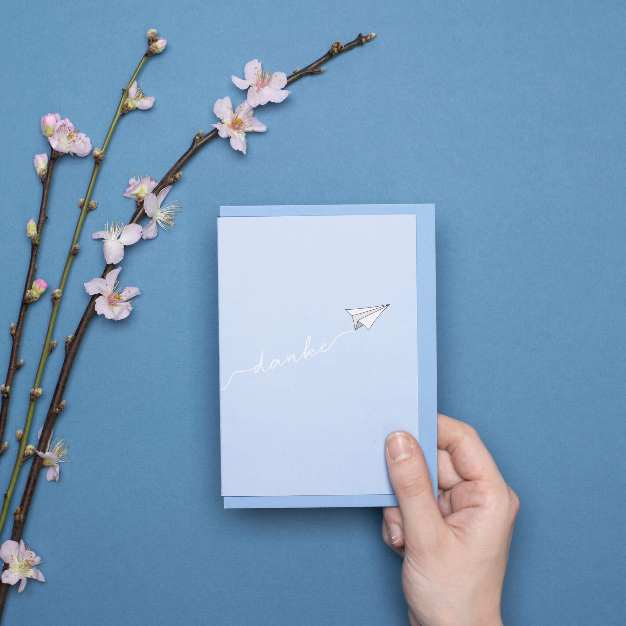 DANKESKARTE "DANKE" mit Papierflieger in hellblau von My Pretty Circus | GC-DAN1803-LB