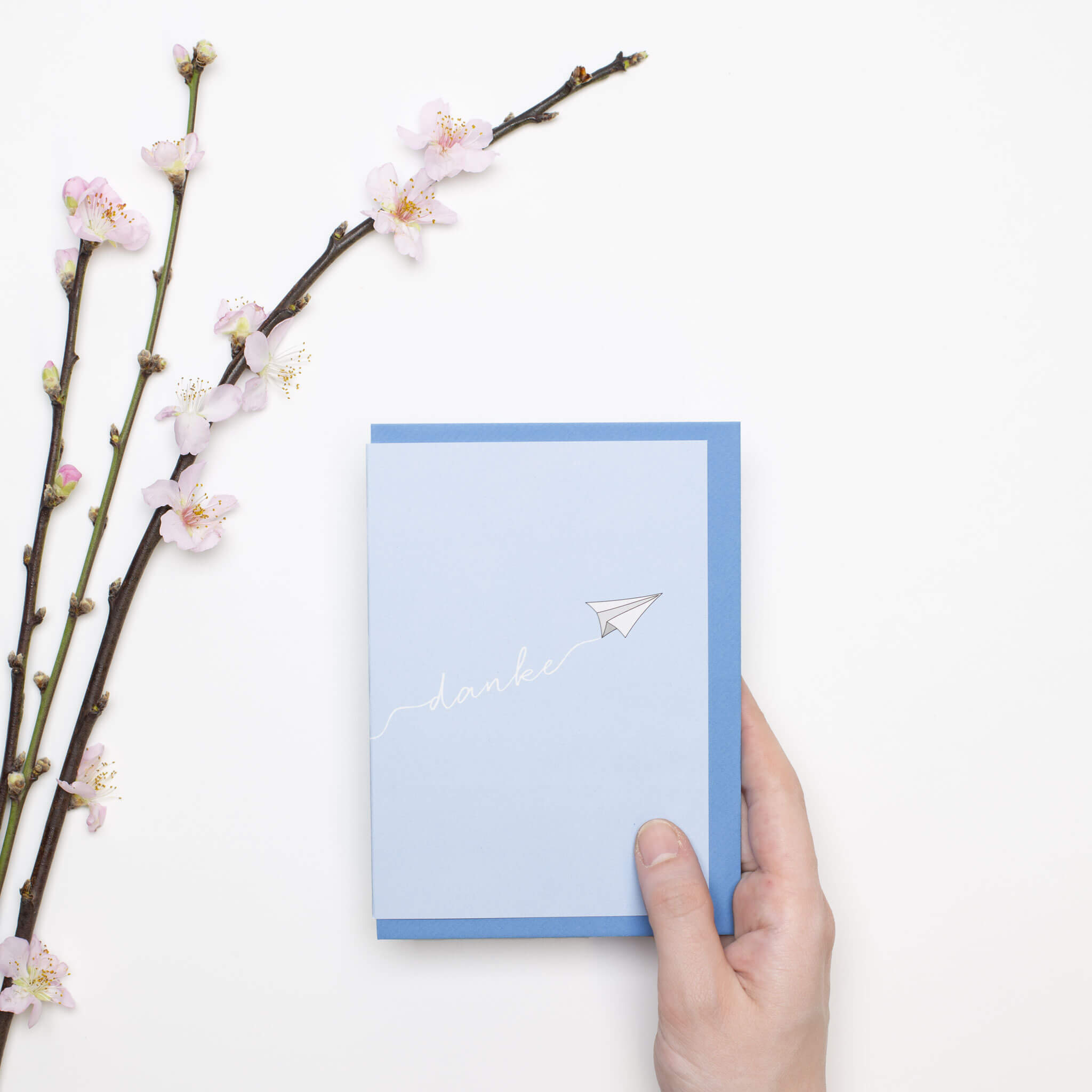 DANKESKARTE "DANKE" mit Papierflieger in hellblau von My Pretty Circus | GC-DAN1803-LB