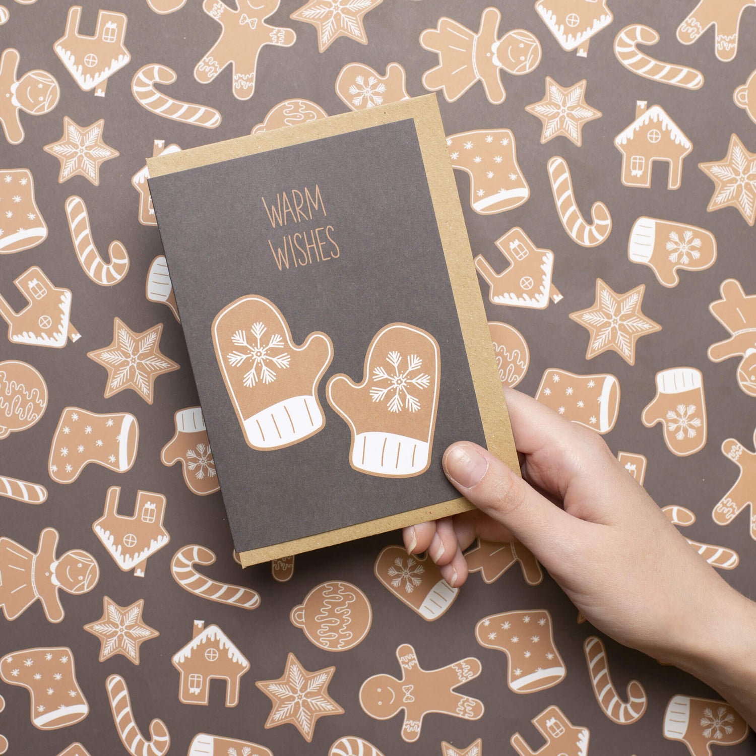 WEIHNACHTSKARTE "WARM WISHES" mit braunen Handschuhen aus Lebkuchen von My Pretty Circus | GC-GIN2208-BR