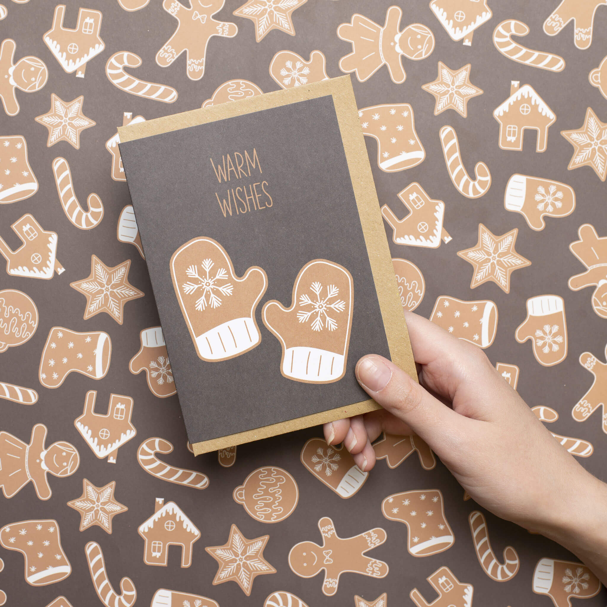 WEIHNACHTSKARTE "WARM WISHES" mit braunen Handschuhen aus Lebkuchen von My Pretty Circus | GC-GIN2208-BR