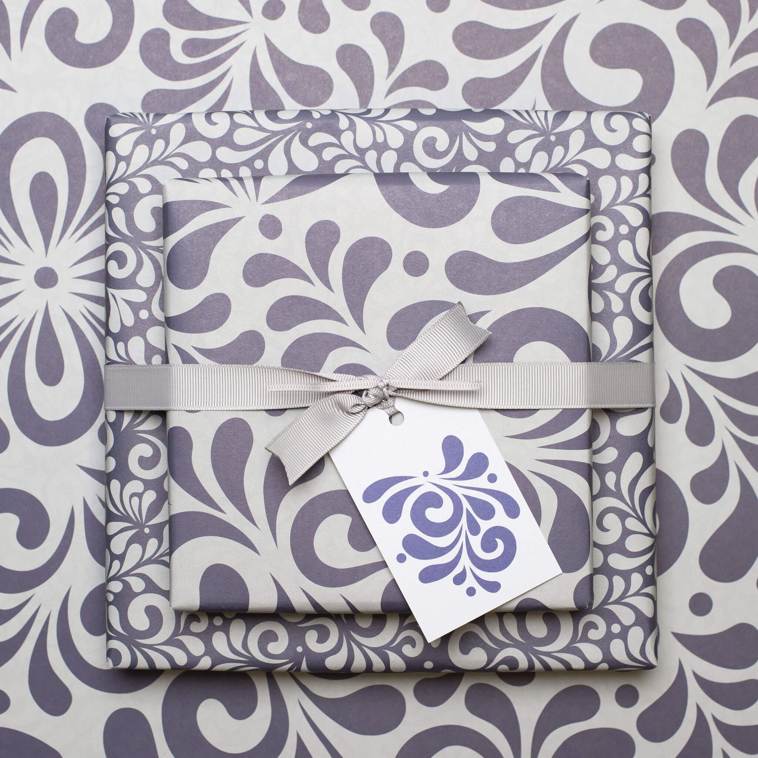 Geschenkanhänger "Bembel" - 5er Set mit hessischen Blumenranken und farblich passendem Band - 100% Recyclingpapier von My Pretty Circus | GT-BEM2203-BL