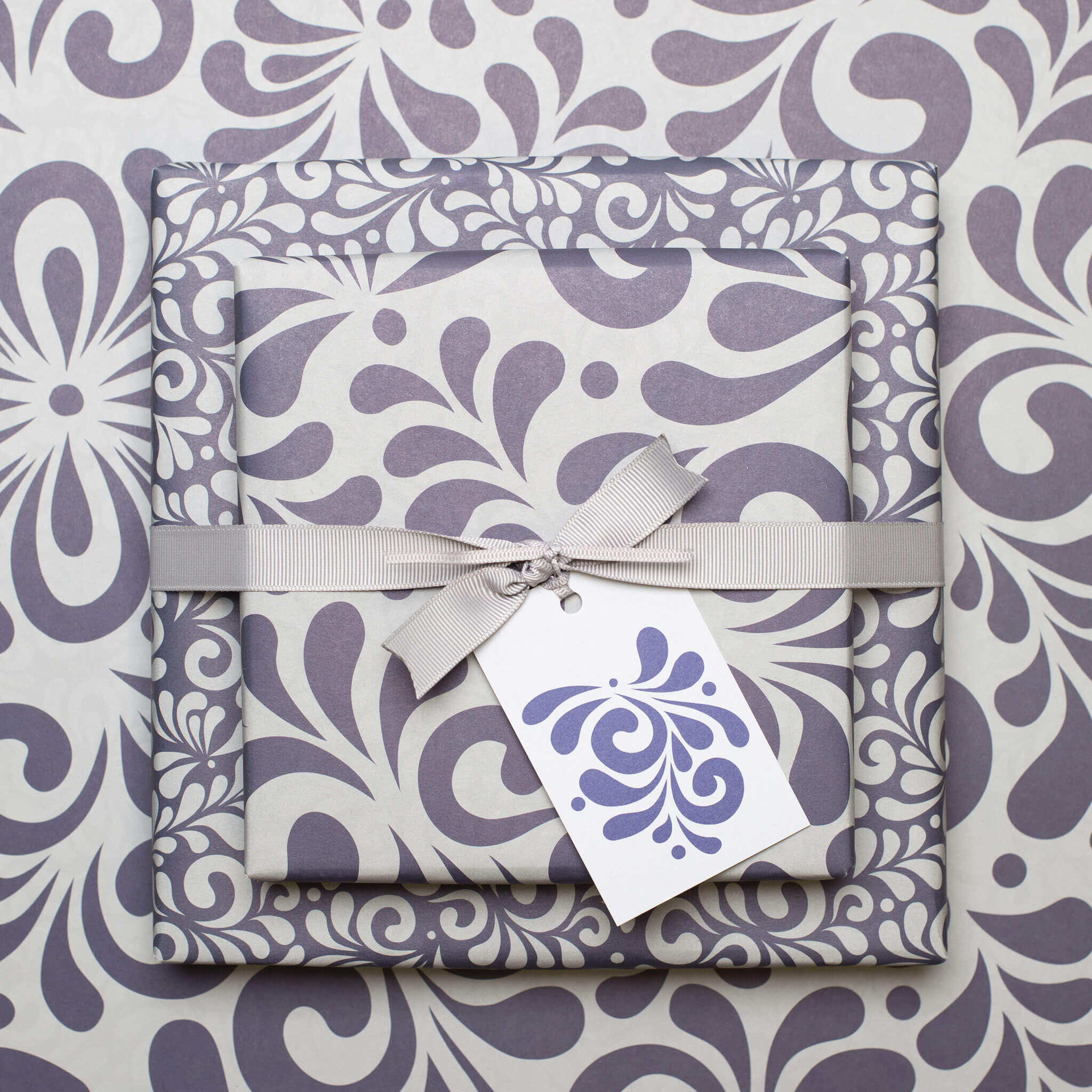 Geschenkanhänger "Bembel" - 5er Set mit hessischen Blumenranken und farblich passendem Band - 100% Recyclingpapier von My Pretty Circus | GT-BEM2203-BL