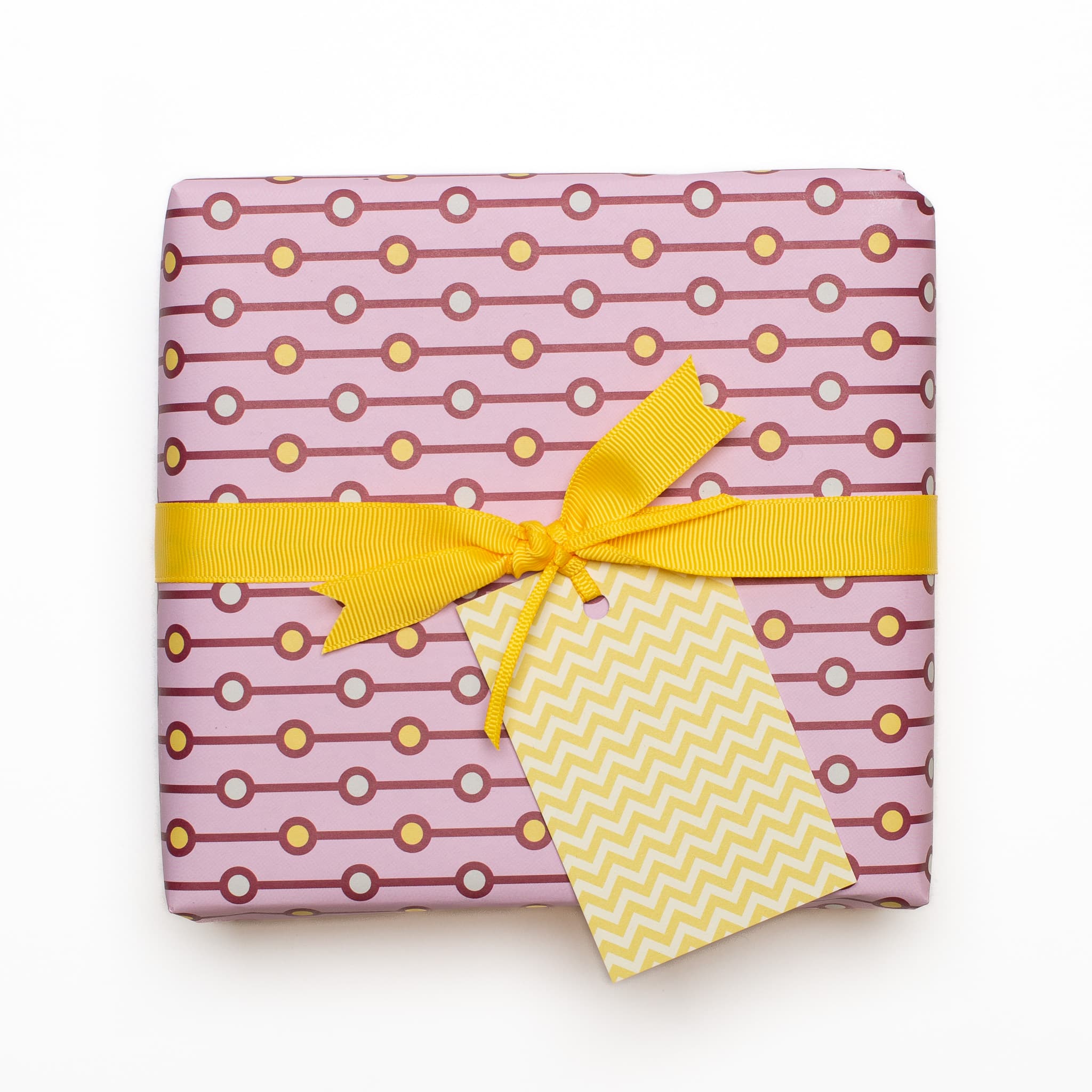Geschenkanhänger "Chevron" - 5er Set mit senfgelbem Zickzackmuster und farblich passendem Band - 100% Recyclingpapier von My Pretty Circus | GT-CHE009-MU