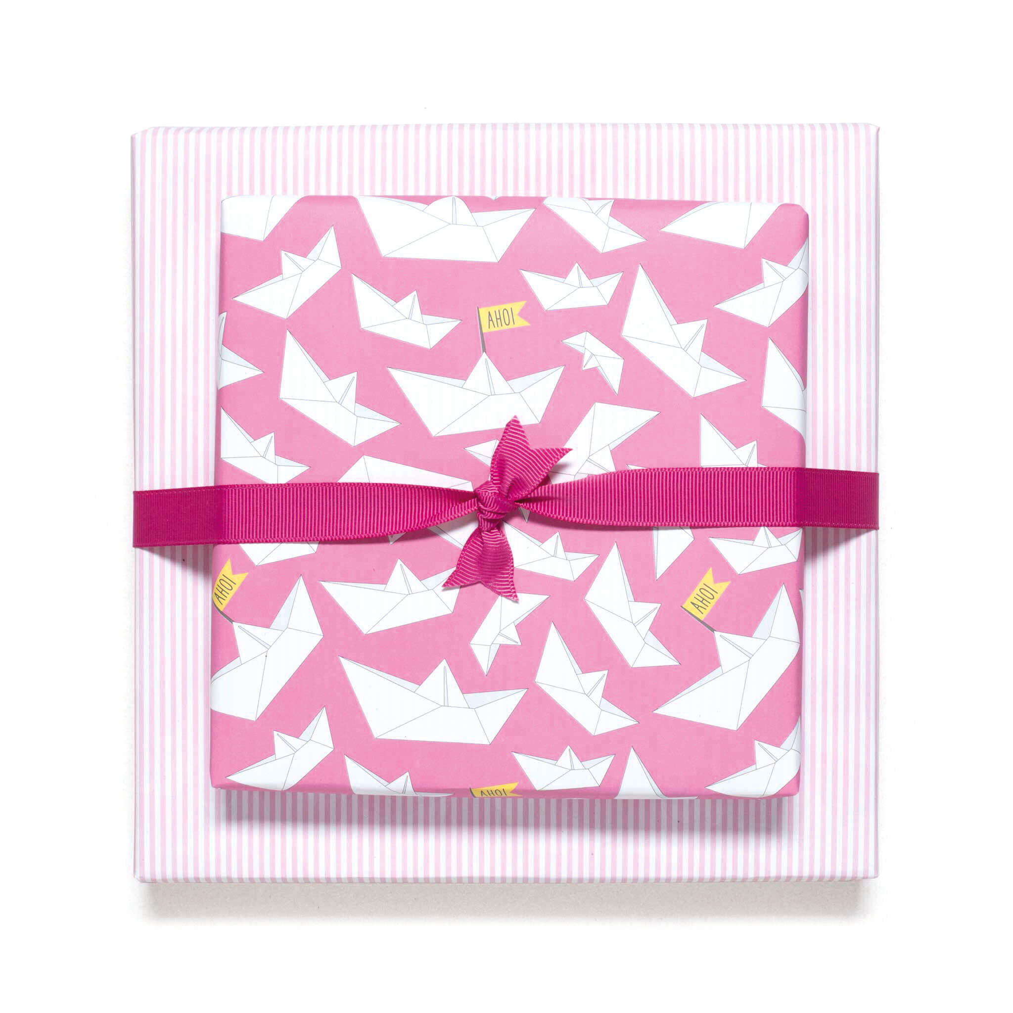 Geschenkpapier "Faltboote" und Streifen in pink - doppelseitig bedruckt auf 100% Recyclingpapier von My Pretty Circus | RW-AHO1614-PI