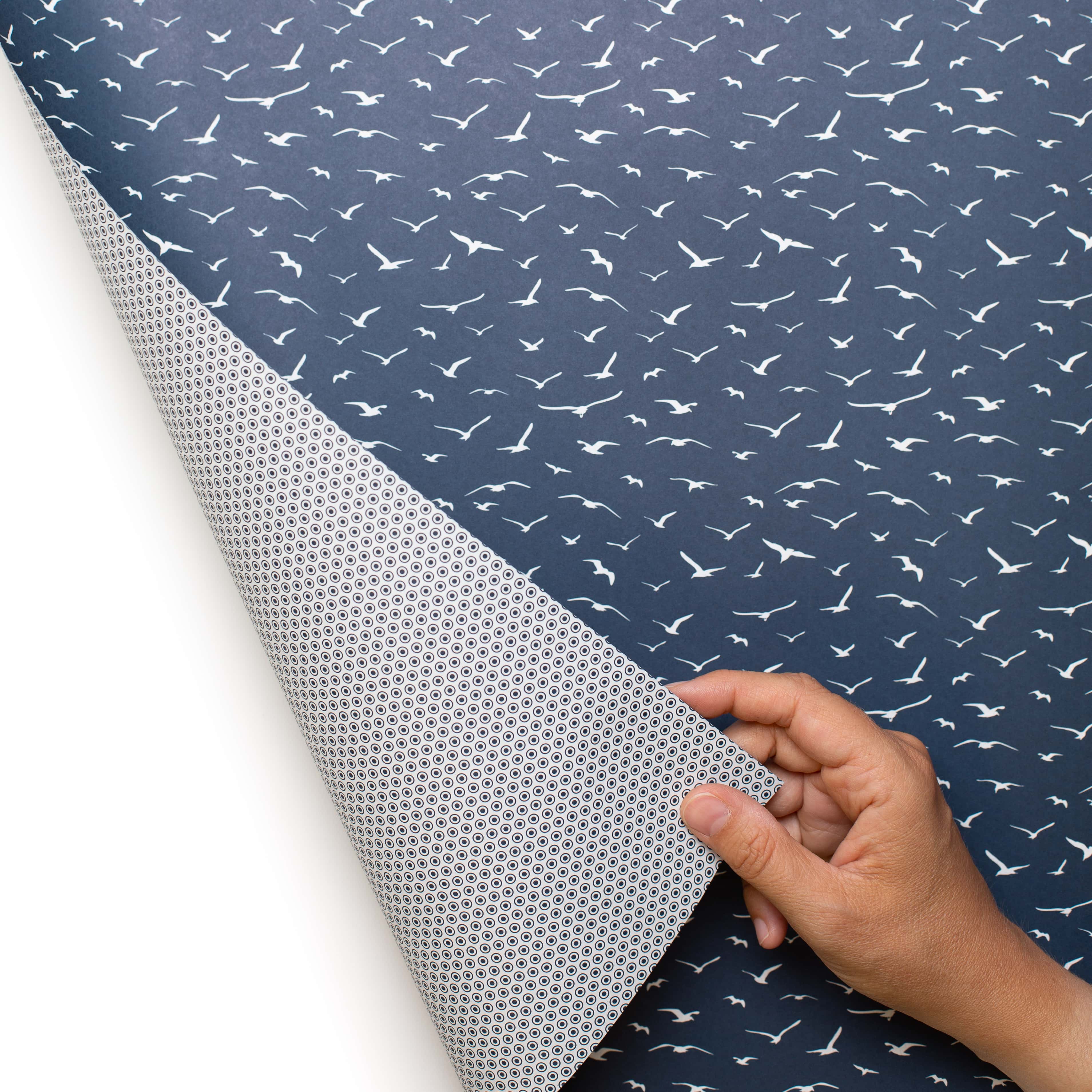 Geschenkpapier "Vögel" mit weißen Möwen vor blau - doppelseitig bedruckt auf 100% Recyclingpapier von My Pretty Circus | RW-BIR1602-PT