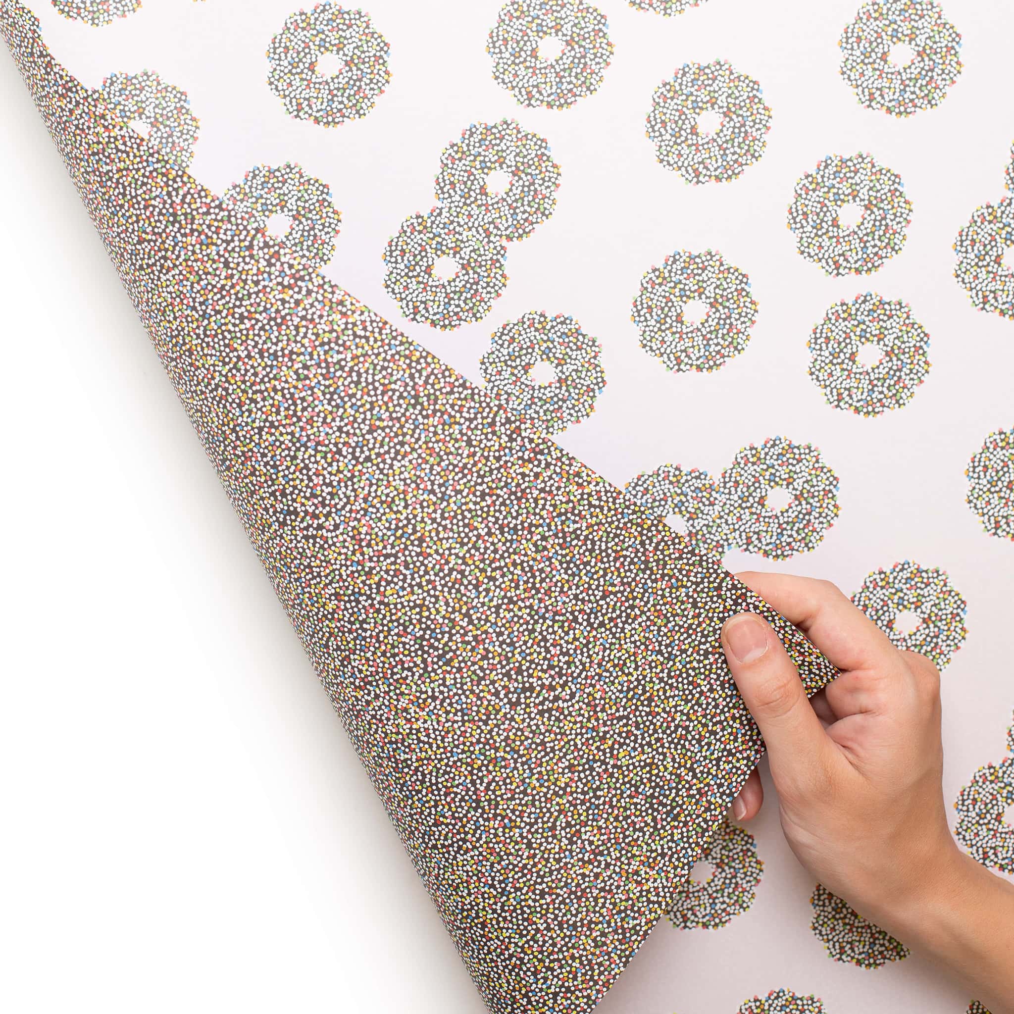 Geschenkpapier "Schokokranz & Zuckerperlen" in blassrosa und braun - doppelseitig bedruckt auf 100% Recyclingpapier von My Pretty Circus | RW-NON2030-LP