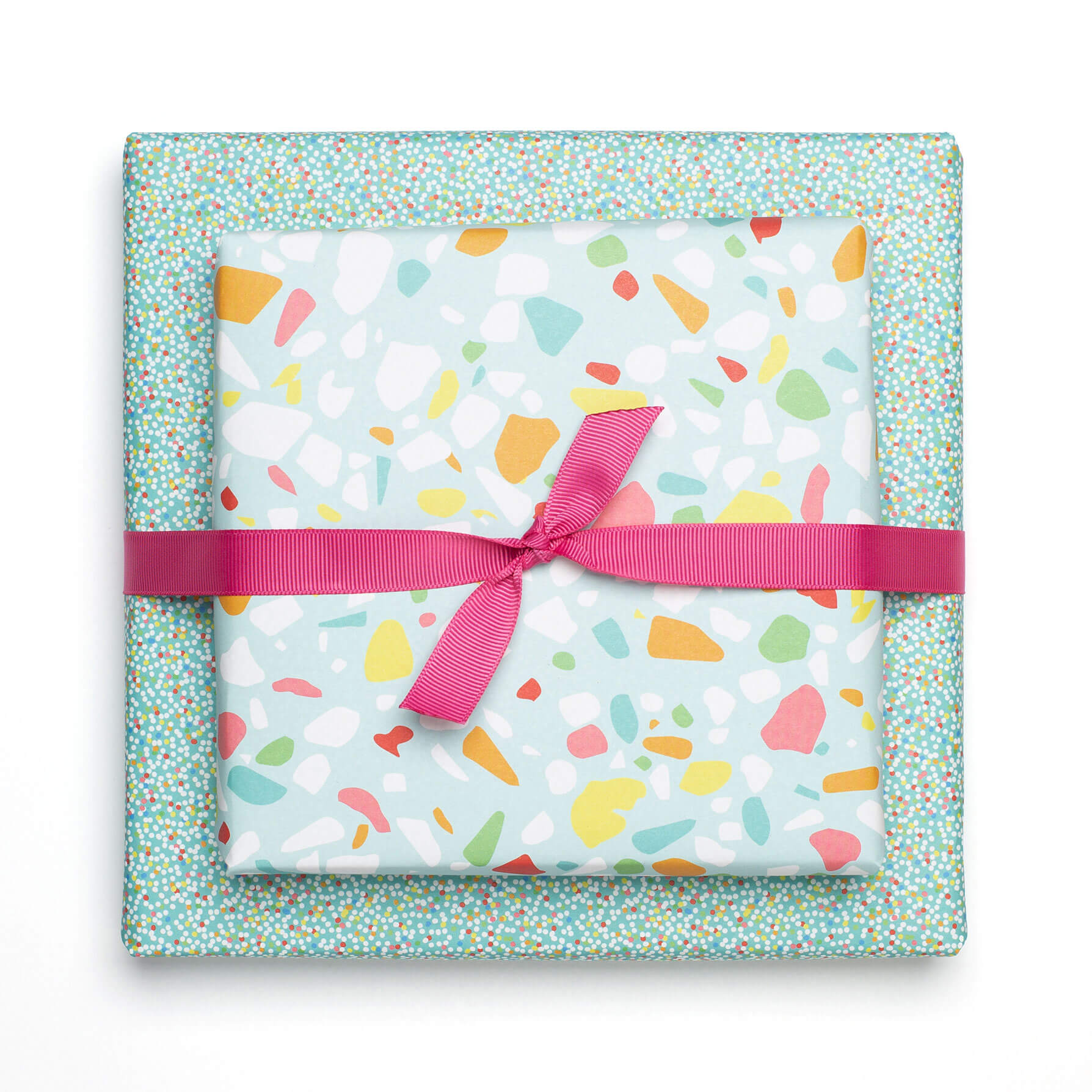 Geschenkpapier "Terrazzo" - mit türkis Terrazzomuster & kleine Punkte - doppelseitig bedruckt auf 100% Recyclingpapier von My Pretty Circus | RW-TER2037-TQ