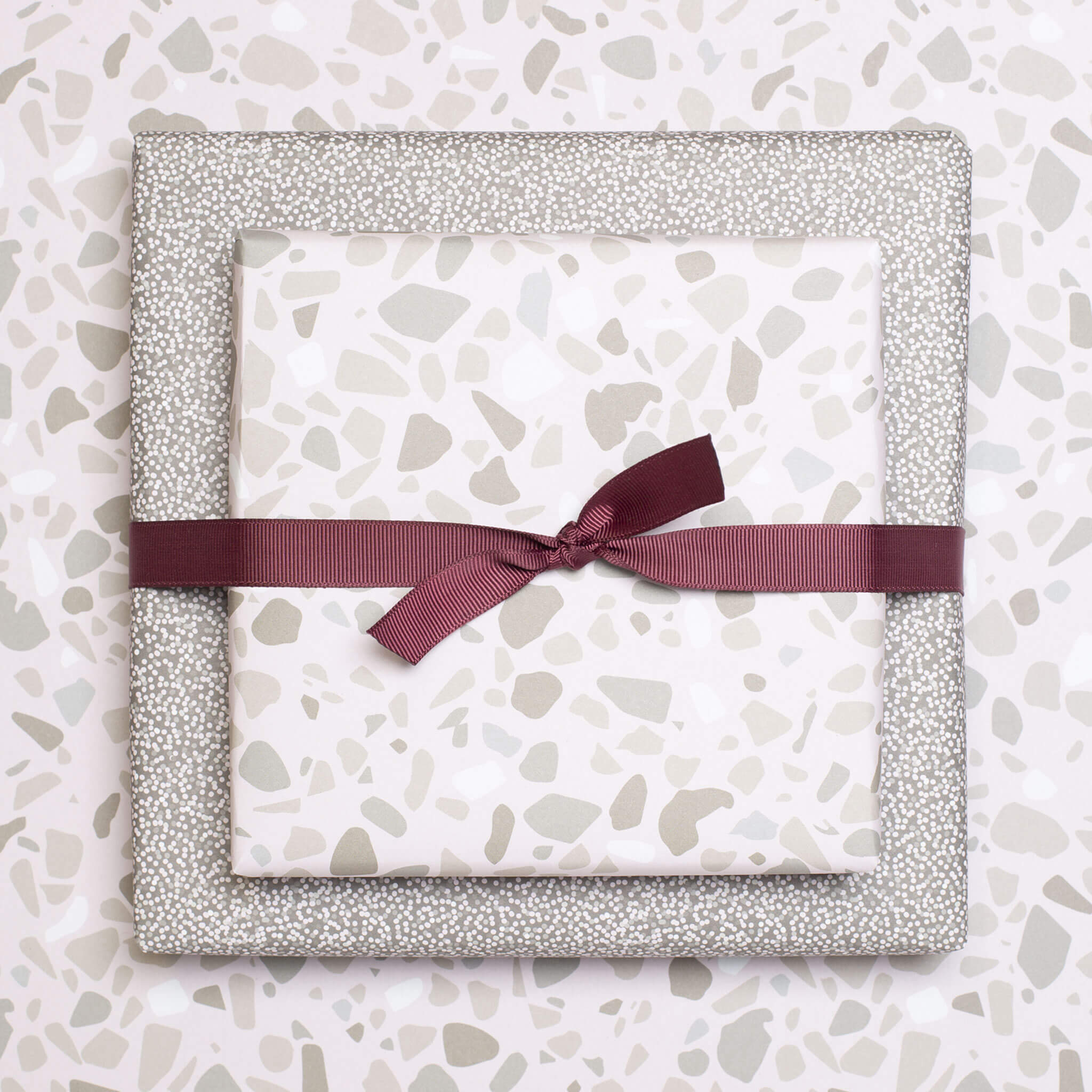 Geschenkpapier "Terrazzo" mit blassrosa Terrazzomuster - doppelseitig bedruckt auf 100% Recyclingpapier von My Pretty Circus | RW-TER2138-PA