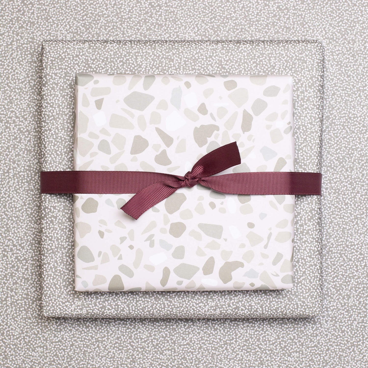 Geschenkpapier "Terrazzo" mit blassrosa Terrazzomuster - doppelseitig bedruckt auf 100% Recyclingpapier  von My Pretty Circus | RW-TER2138-PA blassrosa Terrazzomuster - doppelseitig bedruckt auf 100% Recyclingpapier  von My Pretty Circus | RW-TER2138-PA