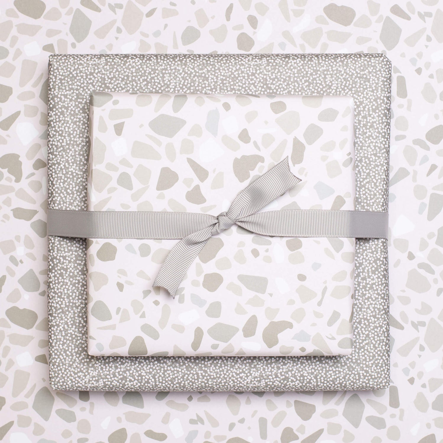 Geschenkpapier "Terrazzo" mit blassrosa Terrazzomuster - doppelseitig bedruckt auf 100% Recyclingpapier  von My Pretty Circus | RW-TER2138-PA