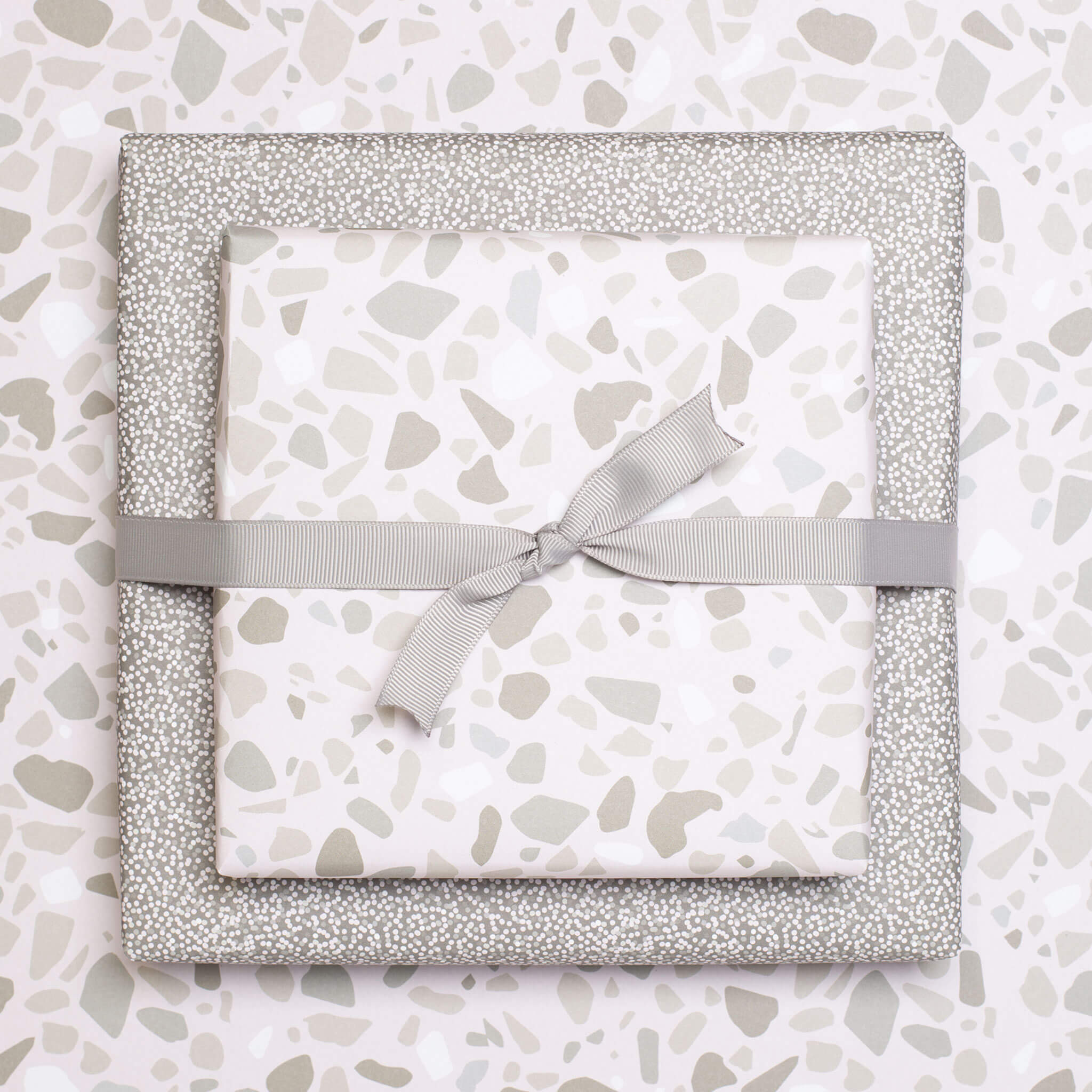 Geschenkpapier "Terrazzo" mit blassrosa Terrazzomuster - doppelseitig bedruckt auf 100% Recyclingpapier von My Pretty Circus | RW-TER2138-PA