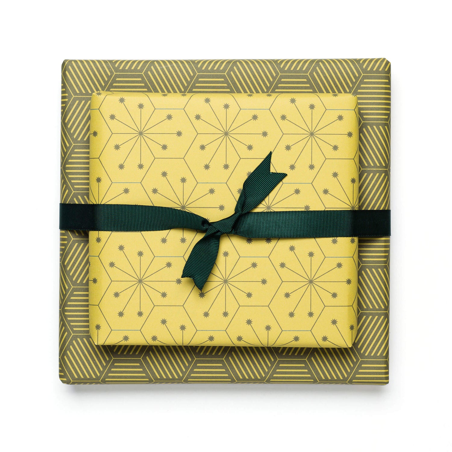 Geschenkpapier "Fliesen" in limetten- und olivgrün - doppelseitig bedruckt auf 100% Recyclingpapier  von My Pretty Circus | RW-TIL2035-LI