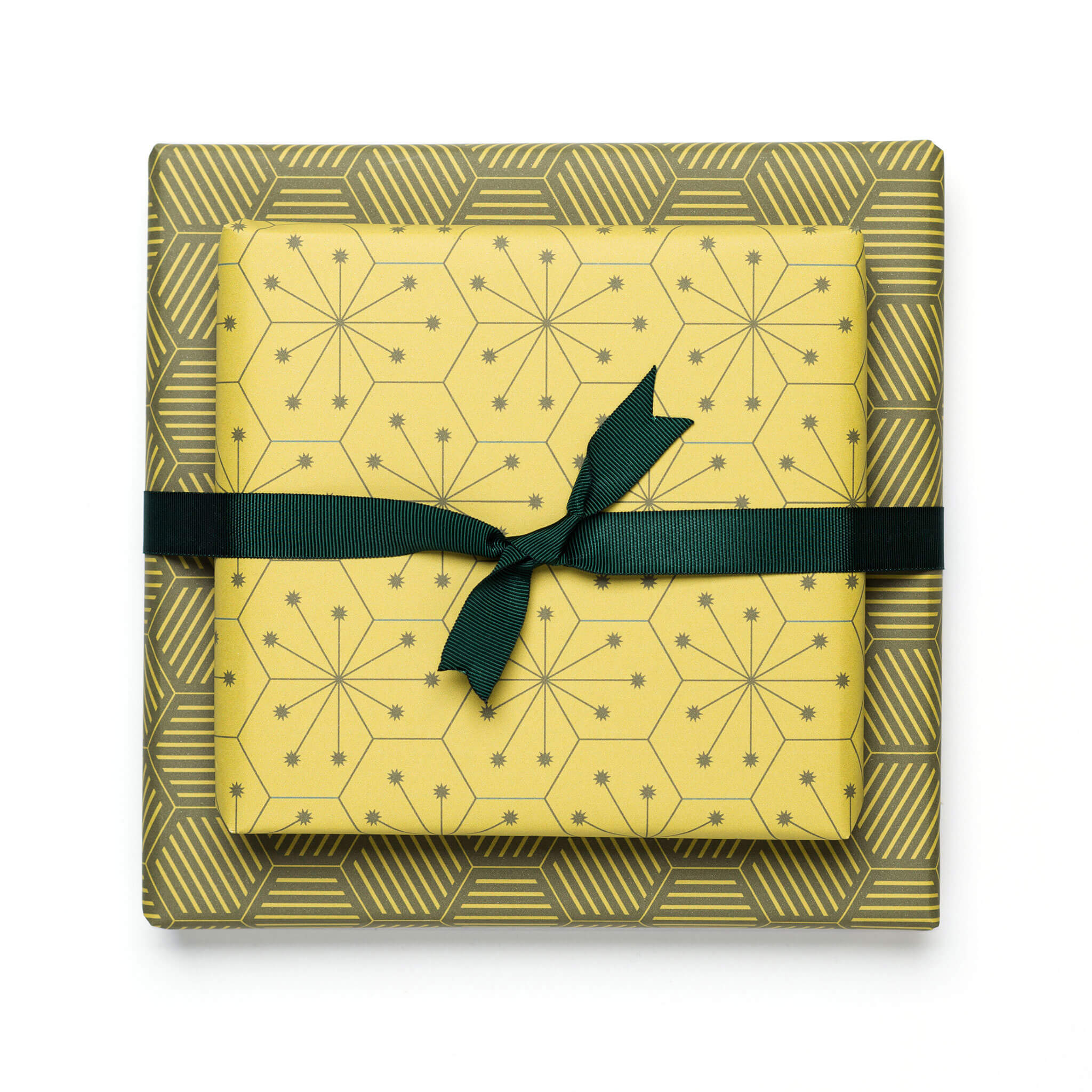 Geschenkpapier "Fliesen" in limetten- und olivgrün - doppelseitig bedruckt auf 100% Recyclingpapier von My Pretty Circus | RW-TIL2035-LI
