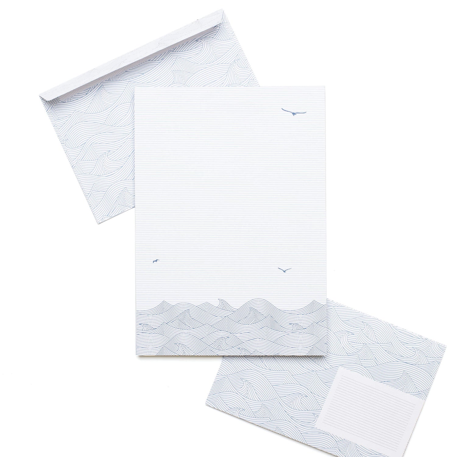 Briefpapier Set "Wellen" - 25 Blatt in DIN A5 mit maritimen Motiv und 10 Briefumschlägen mit Wellenmuster sowie Etiketten zum Beschriften von My Pretty Circus | LE-WAV2201-WH