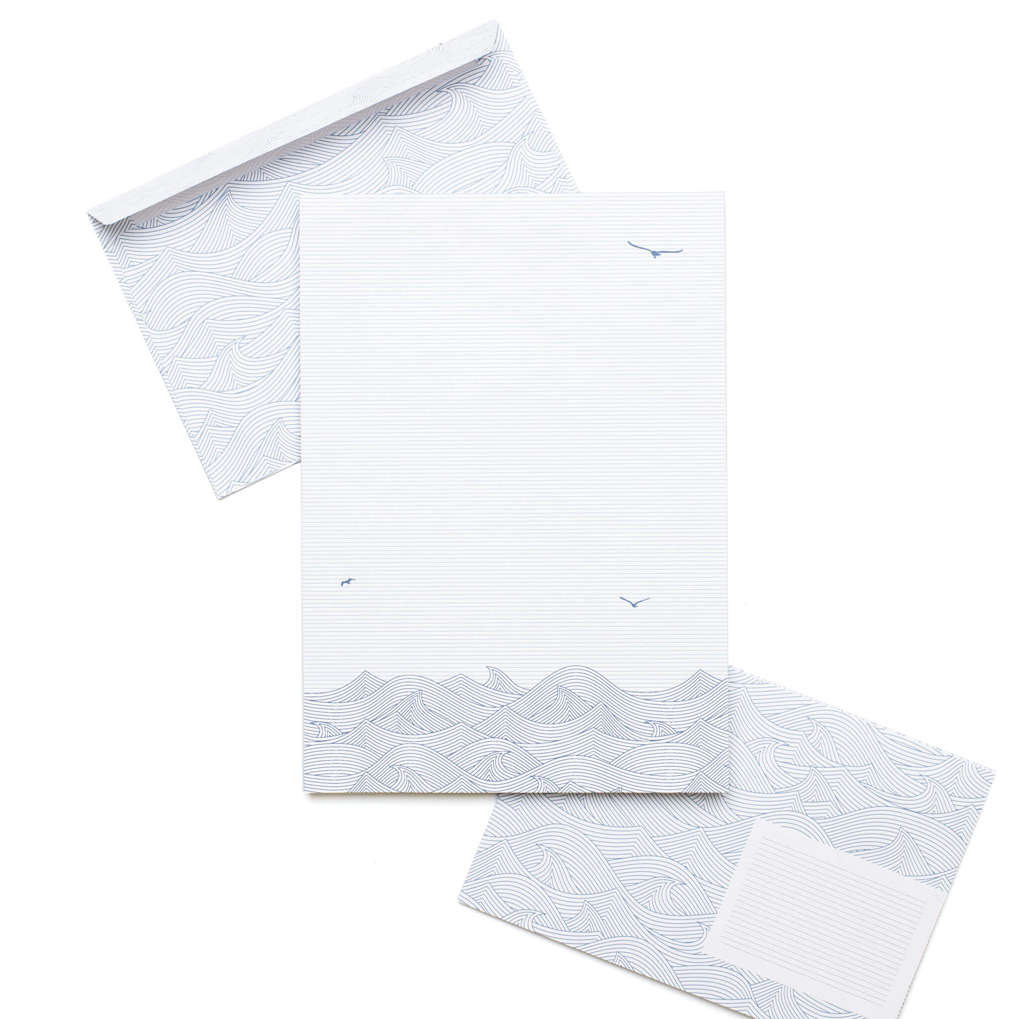 Briefpapier Set "Wellen" - 25 Blatt in DIN A5 mit maritimen Motiv und 10 Briefumschlägen mit Wellenmuster sowie Etiketten zum Beschriften von My Pretty Circus | LE-WAV2201-WH