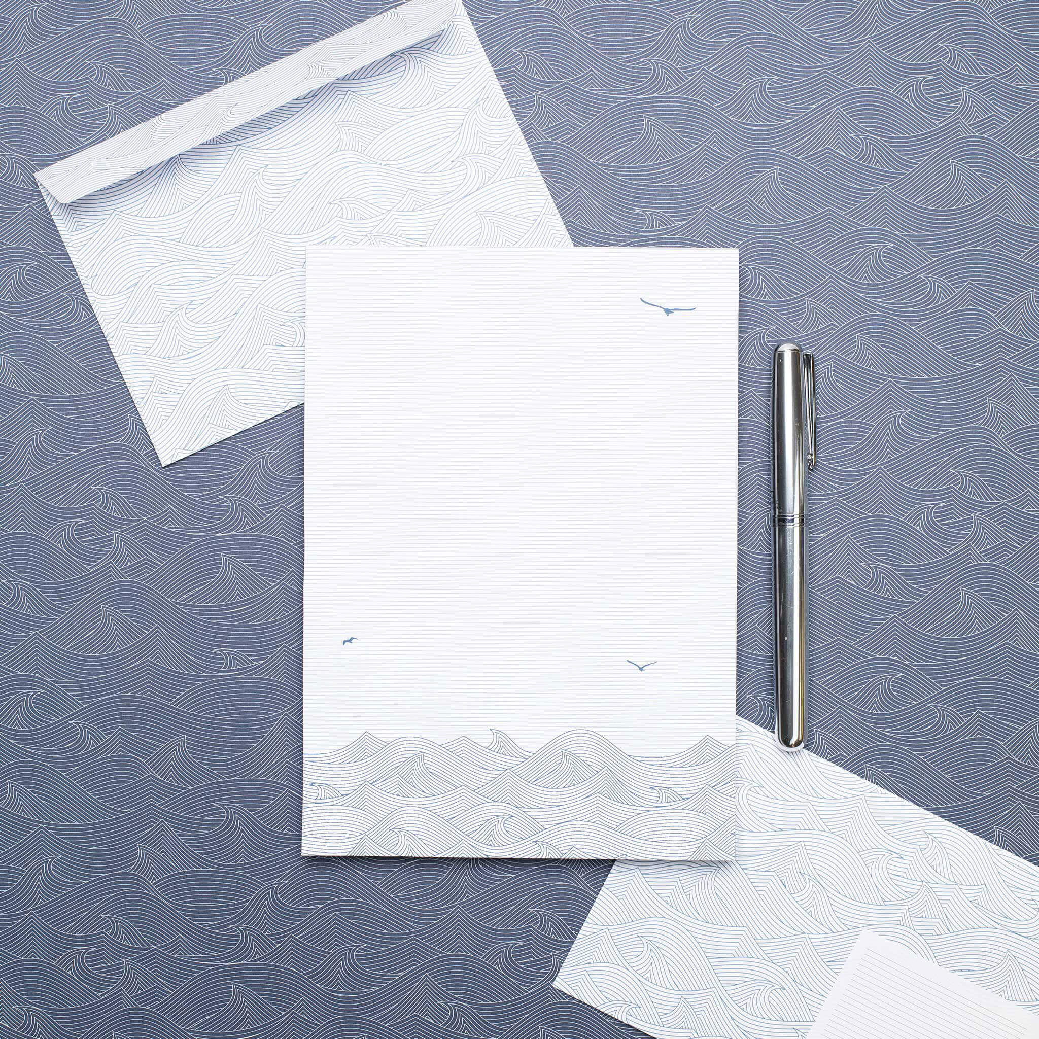 Briefpapier Set "Möwen" - 25 Blatt in DIN A5 mit maritimen Motiv und 10 Briefumschlägen mit Möwenmuster sowie Etiketten zum Beschriften von My Pretty Circus | LE-BIR2201-BL