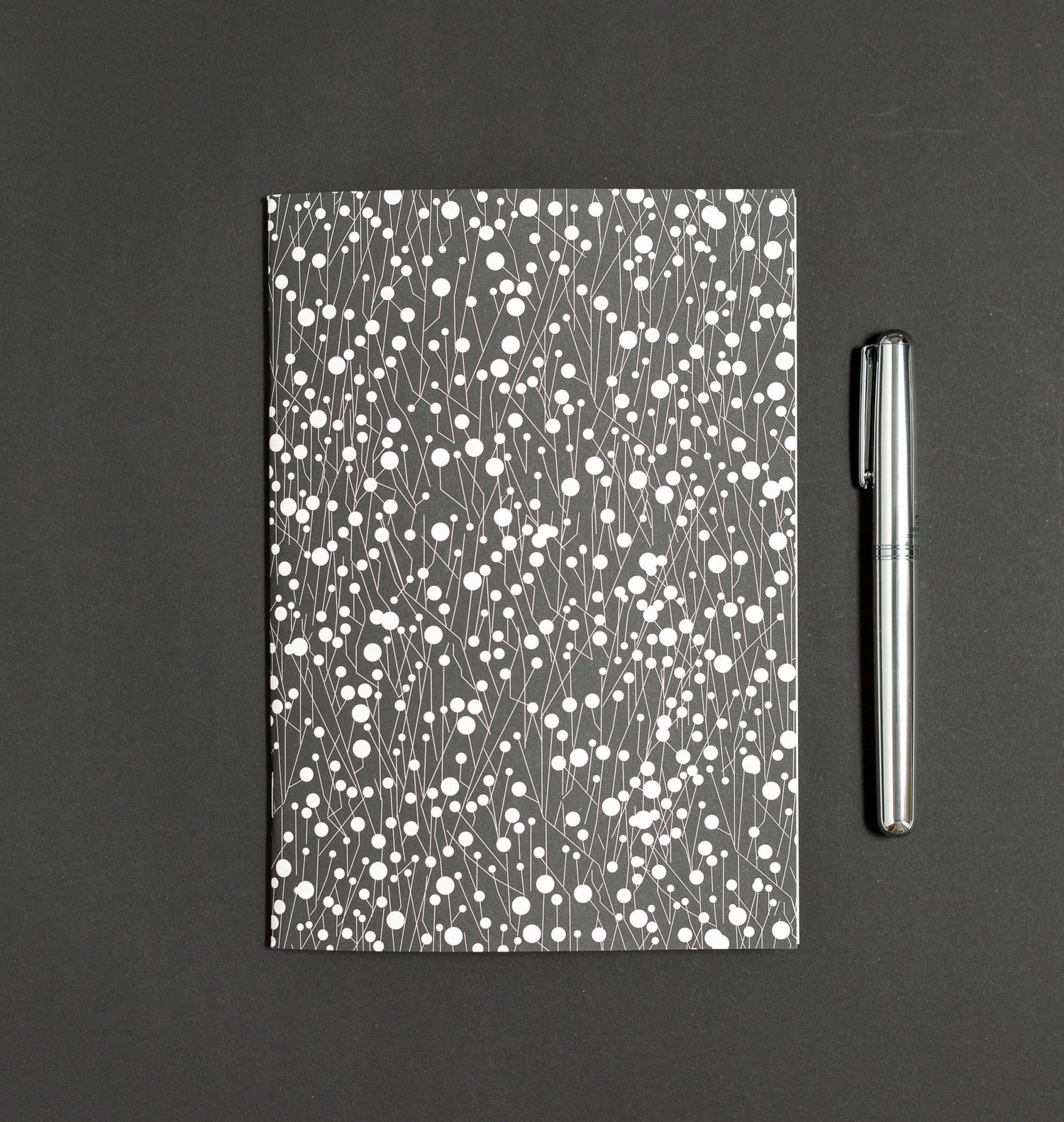 Notizheft "Dornen" - Notizbuch in DIN A5 mit schwarz weißem Pflanzenmotiv - Recyclingpapier von My Pretty Circus | NB-THO1802-BK