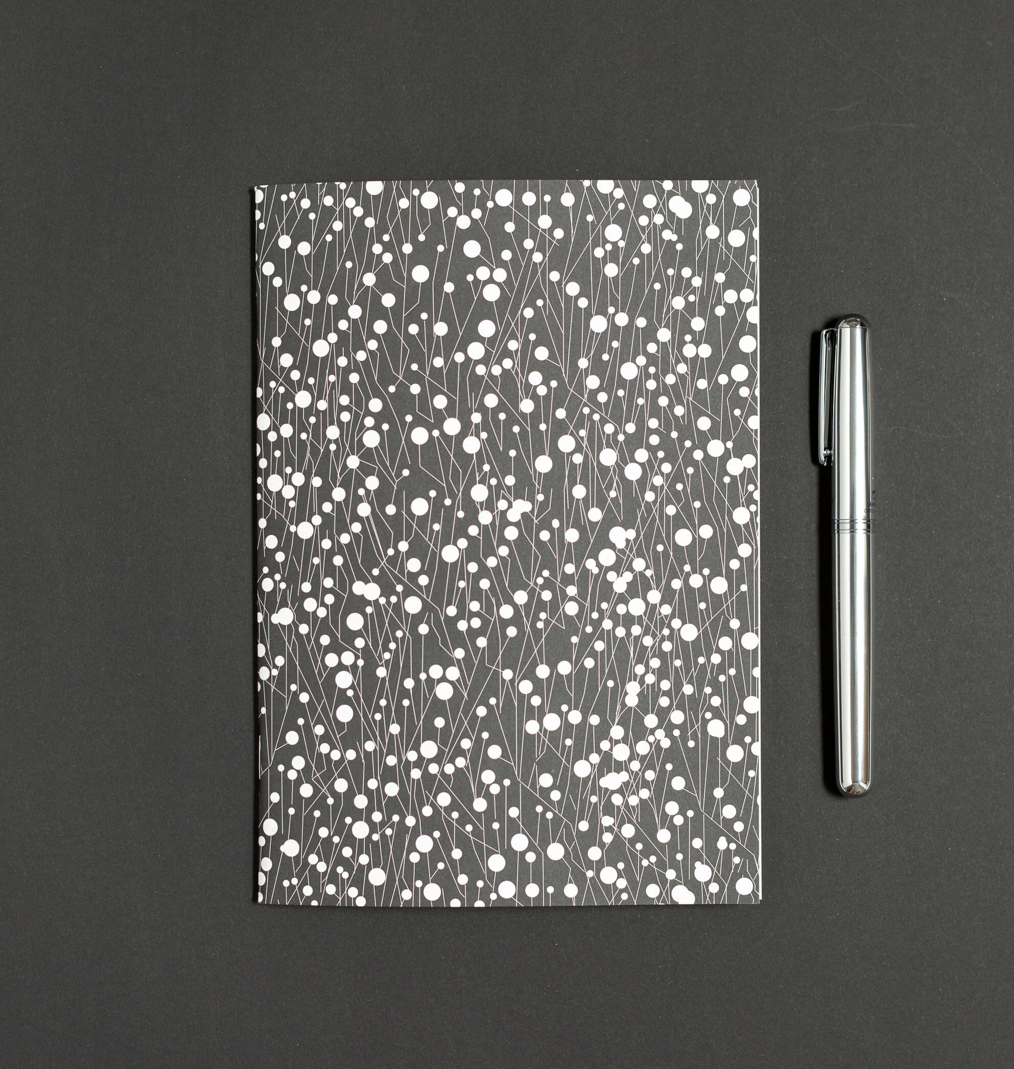 Notizheft "Dornen" - Notizbuch in DIN A5 mit schwarz weißem Pflanzenmotiv - Recyclingpapier von My Pretty Circus | NB-THO1802-BK