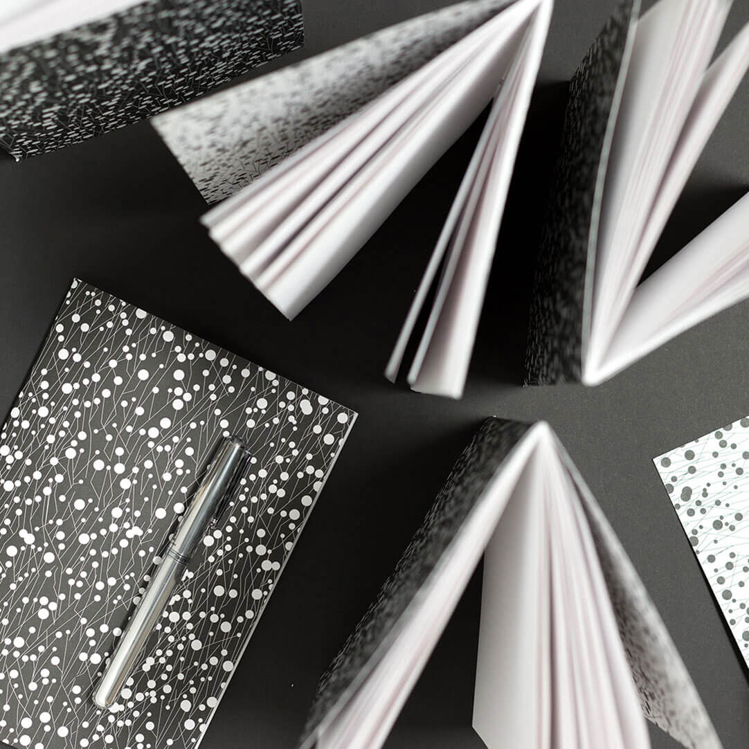 Notizheft "Dornen" - Notizbuch in DIN A5 mit schwarz weißem Pflanzenmotiv - Recyclingpapier von My Pretty Circus | NB-THO1802-BK