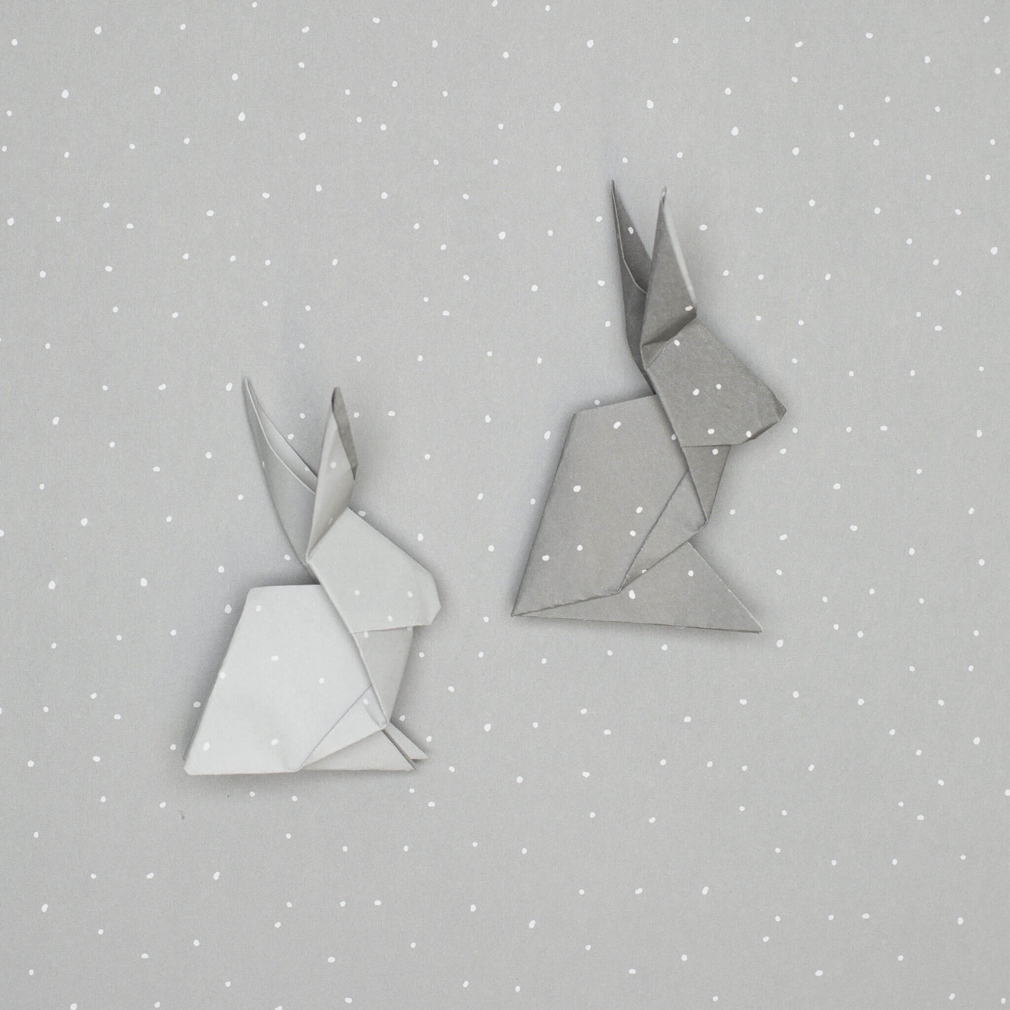 Origami Papier "Schneesturm" für kreatives Basteln - 25 Blatt doppelseitiges Faltpapier mit weißen Punkten auf grauem Hintergrund aus 15x15cm Recyclingpapier-OR-SNO2210-GR | My Pretty Circus