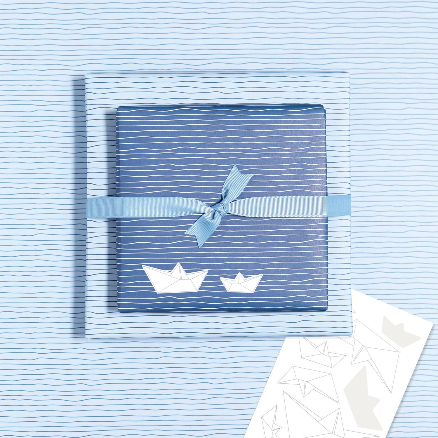 Sticker Papierboote weiß