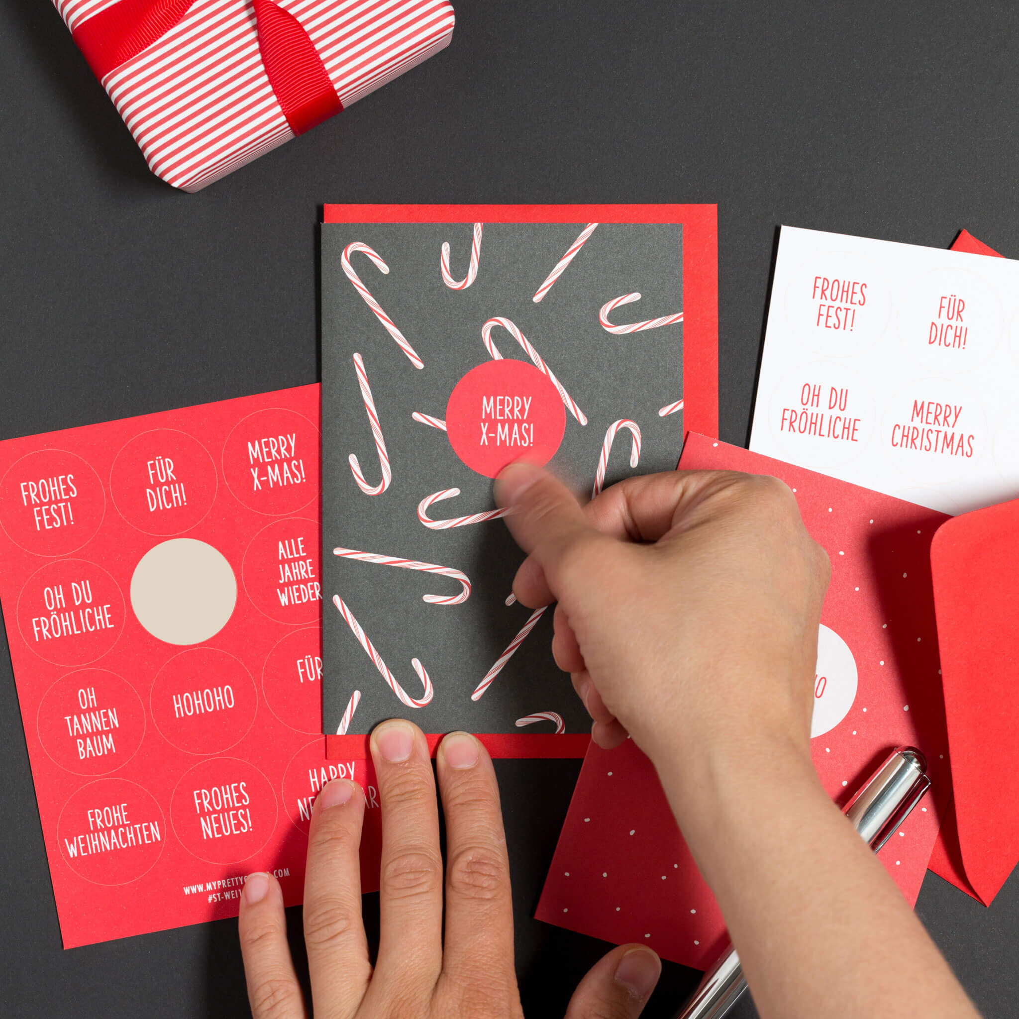 Sticker "Frohes Fest" rund rot