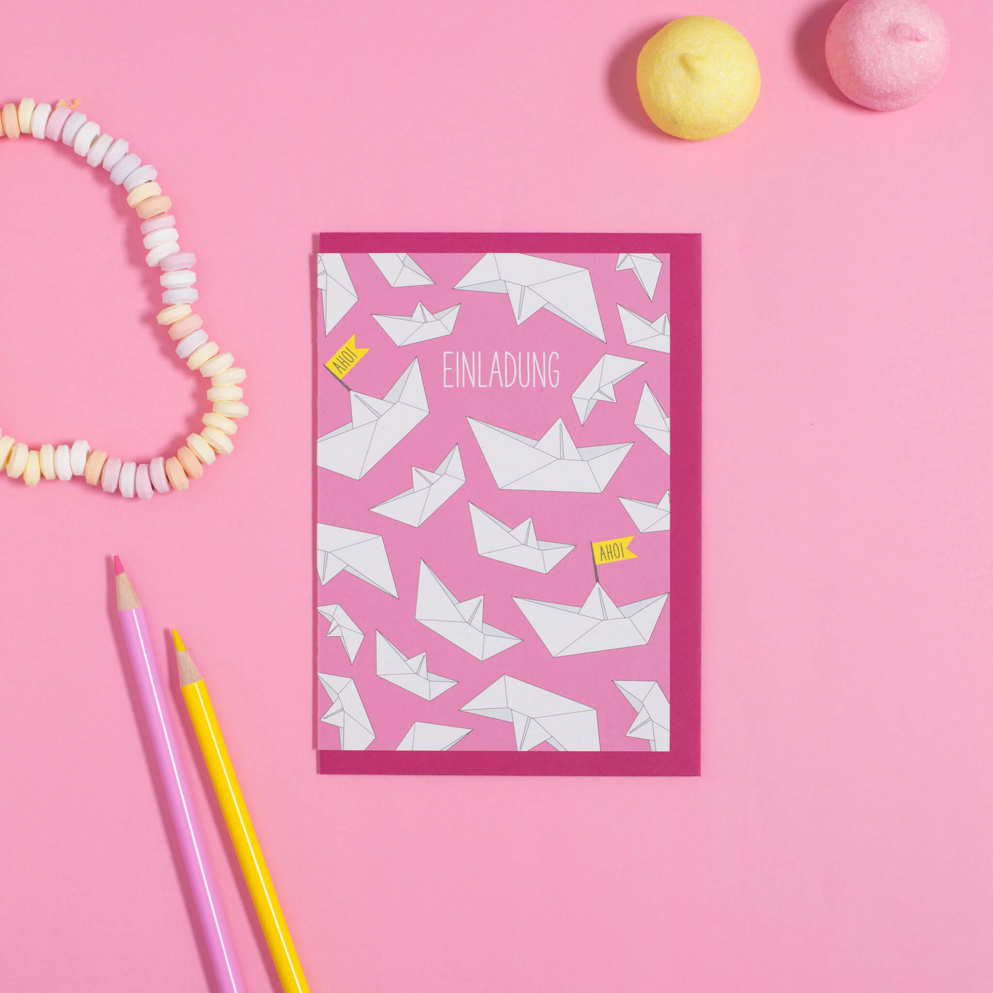 EINLADUNGSKARTE für Kinder mit Papierbooten in pink von My Pretty Circus | CS-AHO1611-PI