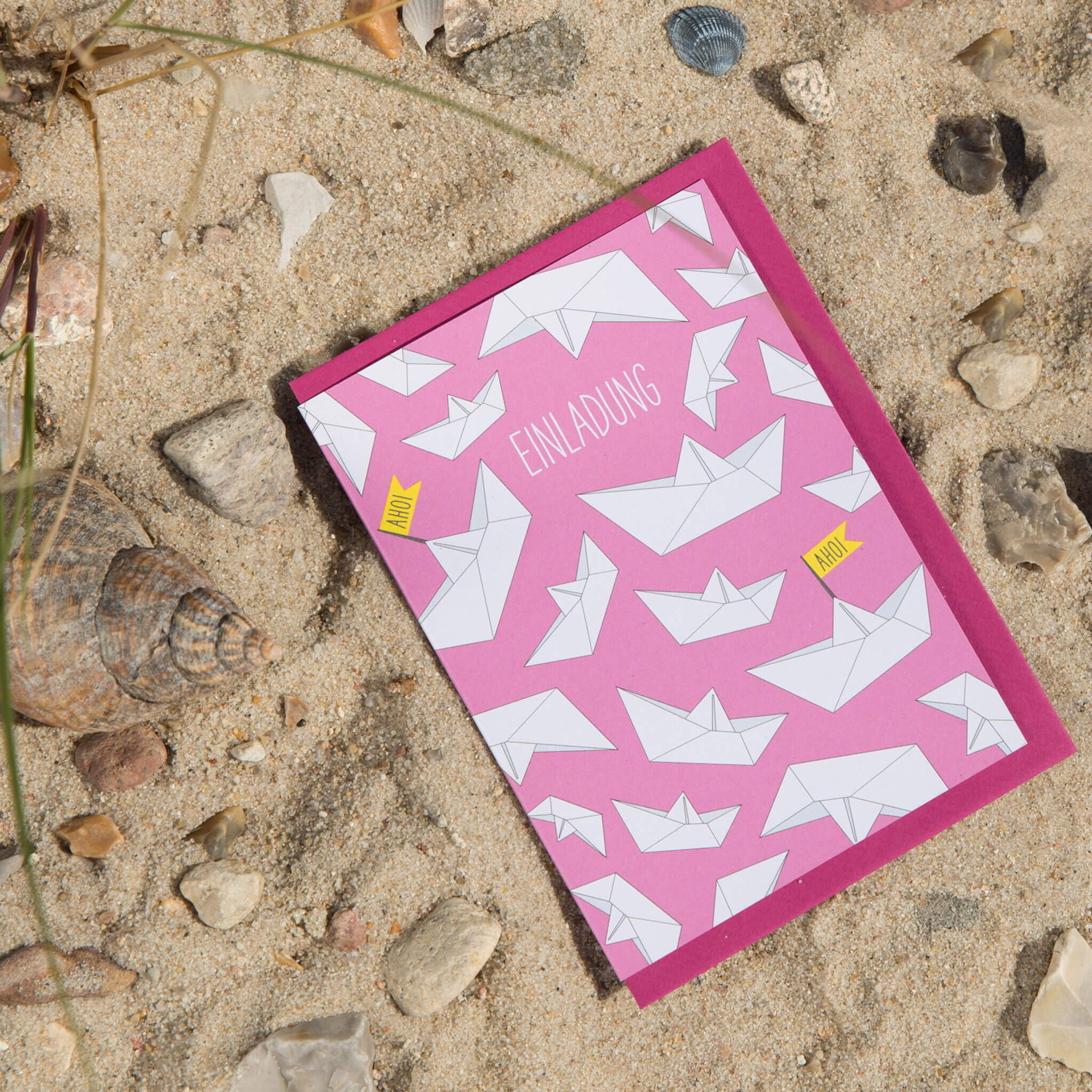 EINLADUNGSKARTE für Kinder mit Papierbooten in pink von My Pretty Circus | CS-AHO1611-PI