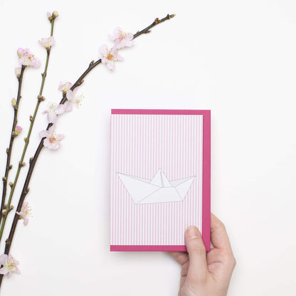 BABYKARTE PAPIERBOOT vor Streifen in hellrosa von My Pretty Circus | CS-BOA1618-PI