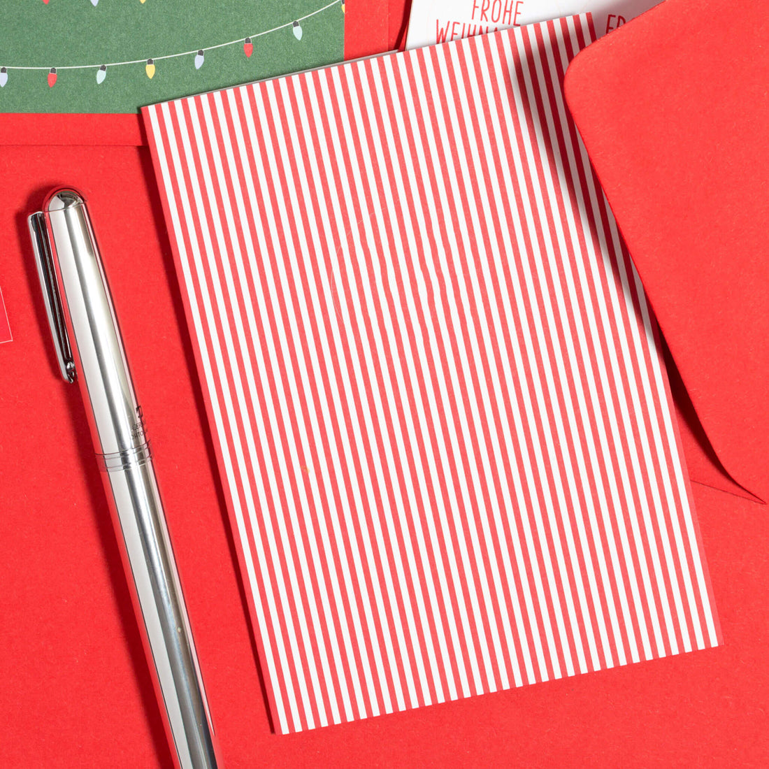 WEIHNACHTSKARTE MIT ROT-WEISSEN STREIFEN von My Pretty Circus | CS-STR1705-RE