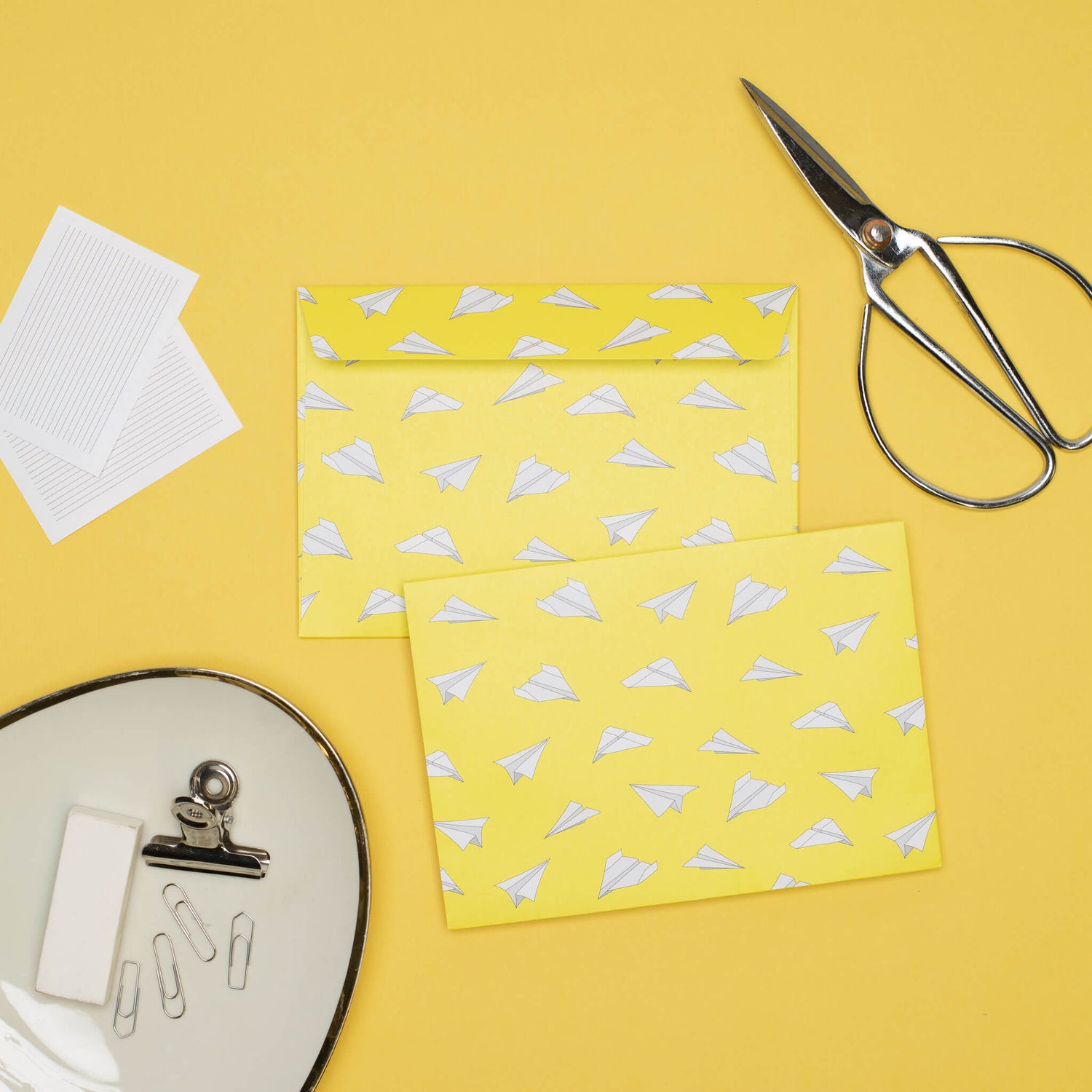 BRIEFUMSCHLÄGE GELBE PAPIERFLIEGER - Briefumschläge mit Papierfliegern für Gute Laune Post, Set aus 8 gelben Kuverts in C6 mit selbstklebender Klappe und Etiketten zum Beschriften-EN-PAP002-YE | My Pretty Circus