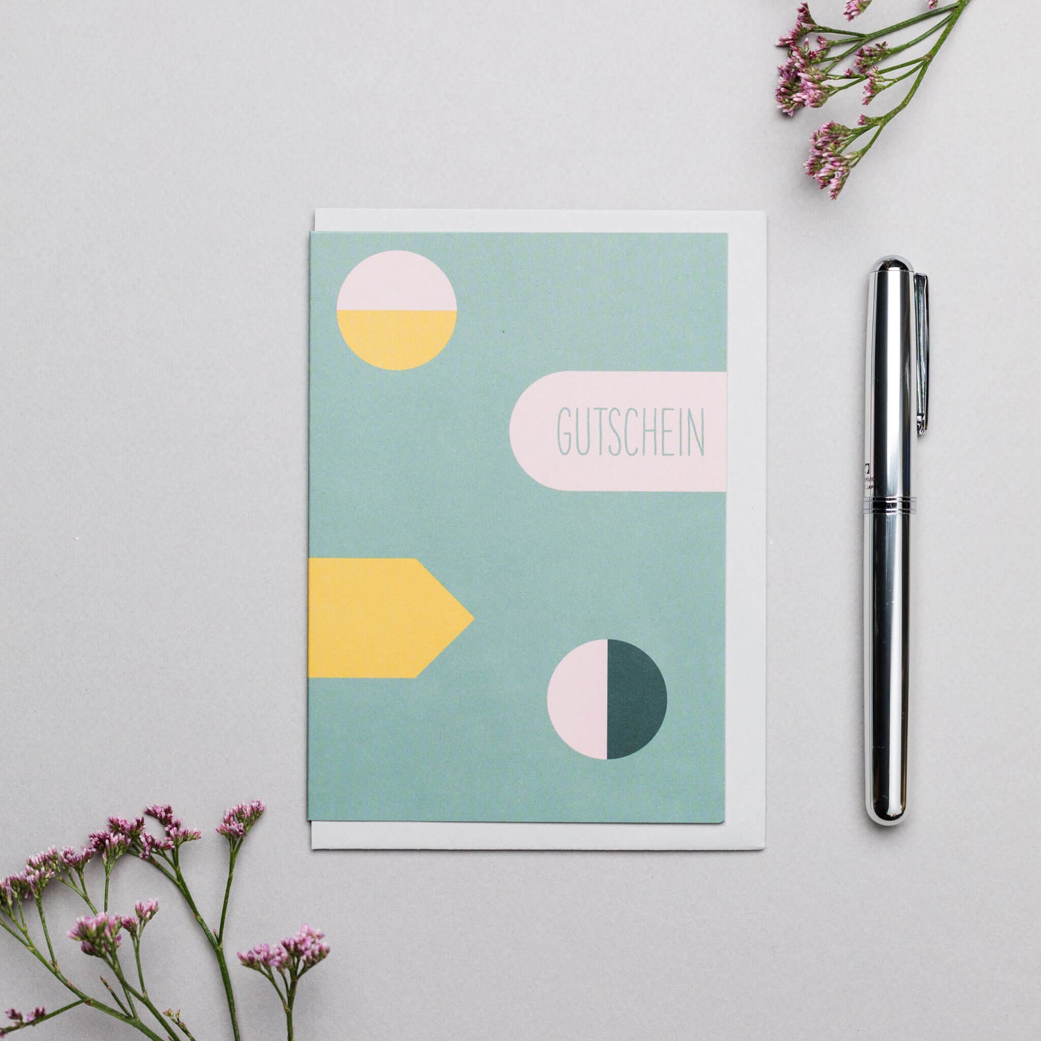 GRUSSKARTE &quot;GUTSCHEIN&quot; mit geometrischen Retro-Formen in rauchmint von My Pretty Circus | GC-GUT1939-SM