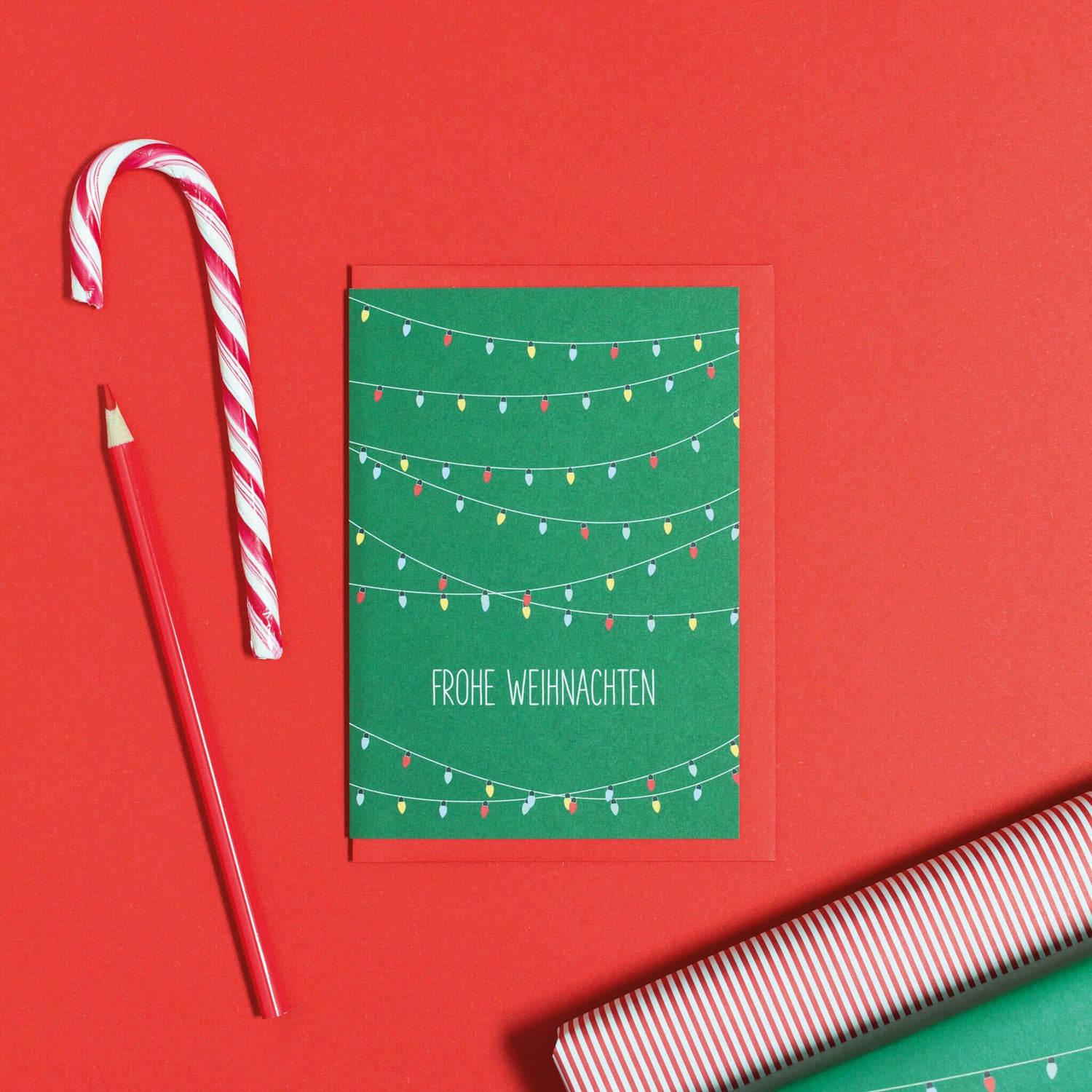 WEIHNACHTSKARTE &quot;FROHE WEIHNACHTEN&quot; mit Lichterketten in grün von My Pretty Circus | GC-LIG1702-GR