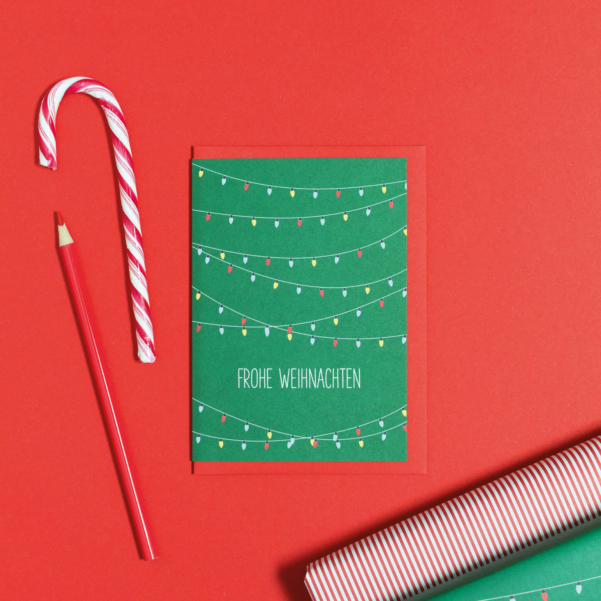 WEIHNACHTSKARTE &quot;FROHE WEIHNACHTEN&quot; mit Lichterketten in grün von My Pretty Circus | GC-LIG1702-GR