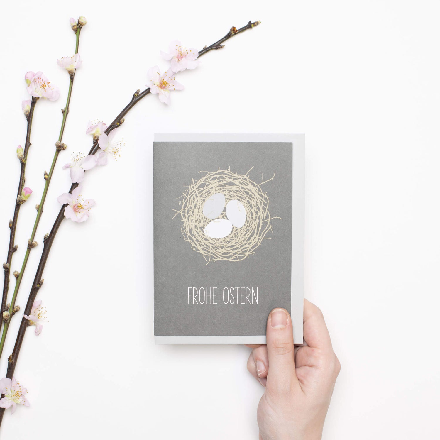 OSTERKARTE NEST &quot;FROHE OSTERN&quot; mit Nest und Eiern in grau von My Pretty Circus | GC-OST1801-DG