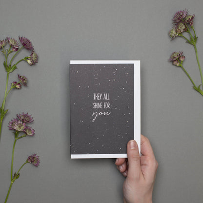 GRUSSKARTE &quot;THEY ALL SHINE FOR YOU&quot; mit Sternenhimmel in dunkelblau von My Pretty Circus | GC-STA2201-DB