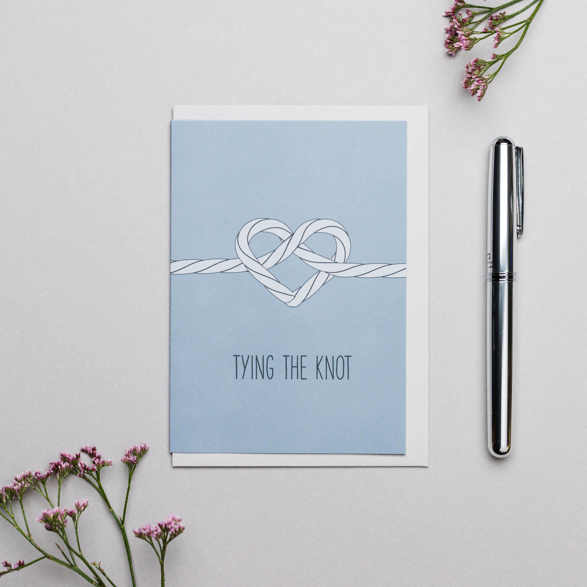 HOCHZEITSKARTE &quot;TYING THE KNOT&quot; mit maritimem Kreuzknoten in blau von My Pretty Circus | GC-TYI1942-BL