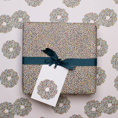 Geschenkanhänger &quot;Schokokranz&quot; - 5er Set mit Schokoladenringen vor rosa mit farblich passendem Band - 100% Recyclingpapier von My Pretty Circus | GT-CHO18-RO