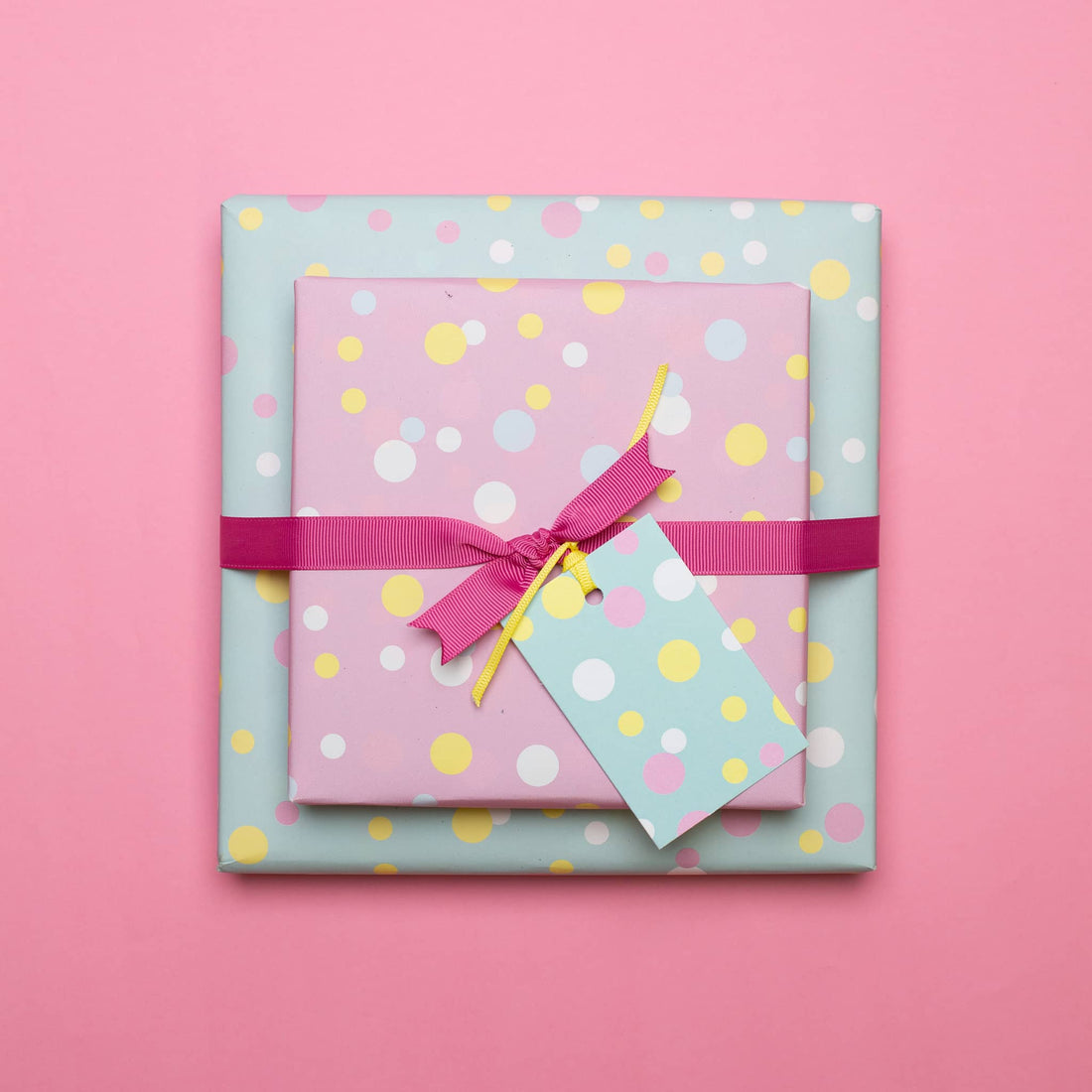 Geschenkanhänger &quot;Konfetti&quot; - 5er Set mit bunten Polkadots vor mint und frablich passendem Band - 100% Recyclingpapier von My Pretty Circus | GT-CON014-MI
