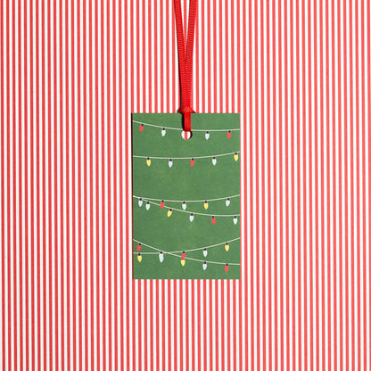 Geschenkanhänger &quot;Lichterkette&quot; - 5er Set mit Weihnachtslichtern vor grün und farblich passendem Band - 100% Recyclingpapier von My Pretty Circus | GT-LIG001-GR
