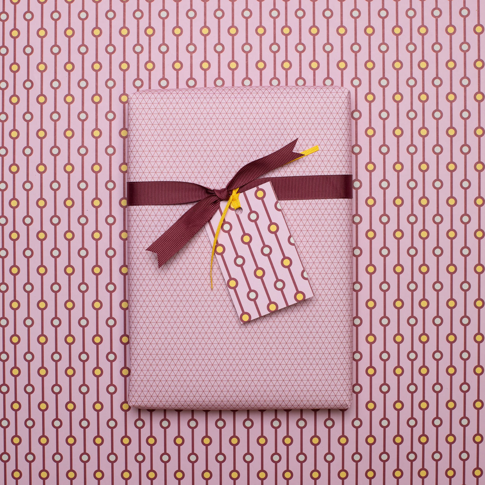 Geschenkanhänger &quot;Perlen&quot; - 5er Set mit rosa Perlenmuster und farblich passendem Band - 100% Recyclingpapier von My Pretty Circus | GT-PEA011-RO