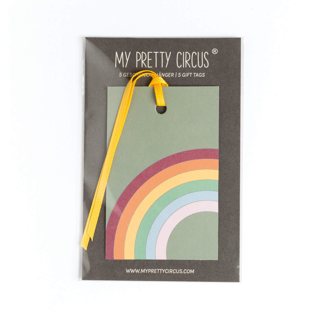 Geschenkanhänger &quot;Regenbogen&quot; - 5er Set mit Regenbogen vor grün und farblich passendem Band - 100% Recyclingpapier von My Pretty Circus | GT-RAI013-OL