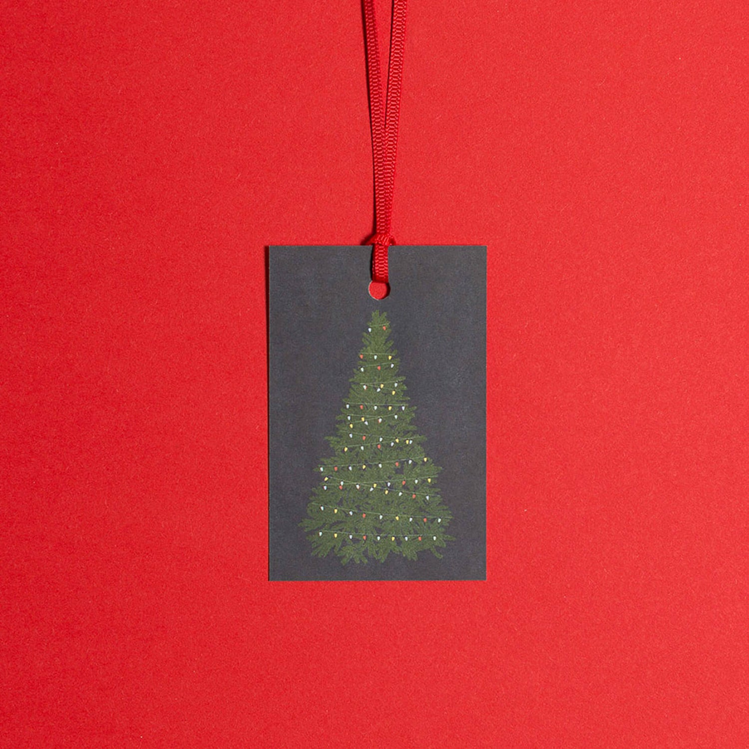 Geschenkanhänger &quot;Weihnachtsbaum&quot; - 5er Set mit Tannenbaum vor blau unf farblich passendem Band - 100% Recyclingpapier von My Pretty Circus | GT-XMA006-DB