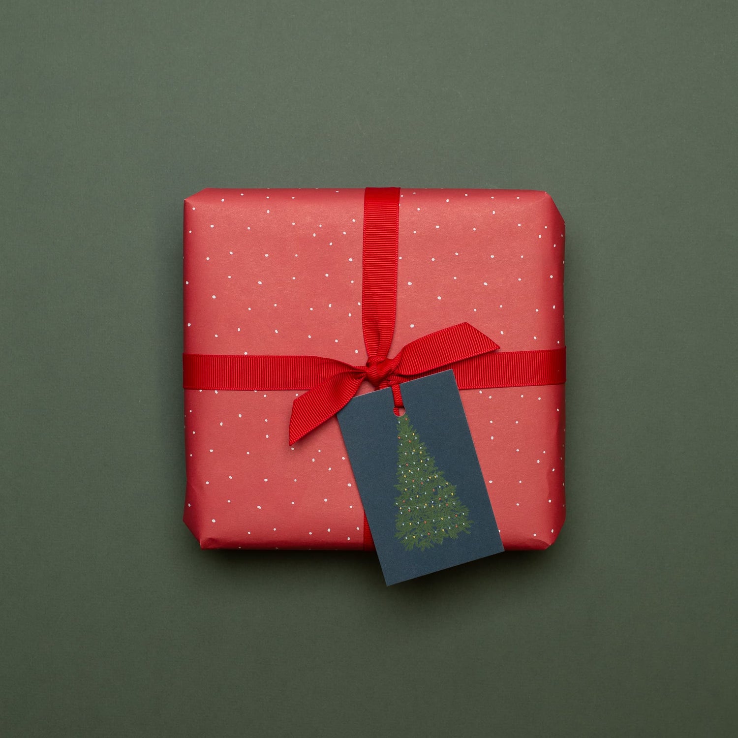 Geschenkanhänger &quot;Weihnachtsbaum&quot; - 5er Set mit Tannenbaum vor blau unf farblich passendem Band - 100% Recyclingpapier von My Pretty Circus | GT-XMA006-DB