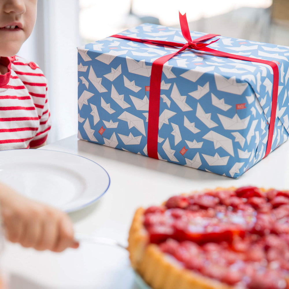 Gift wrap "Folding boats"